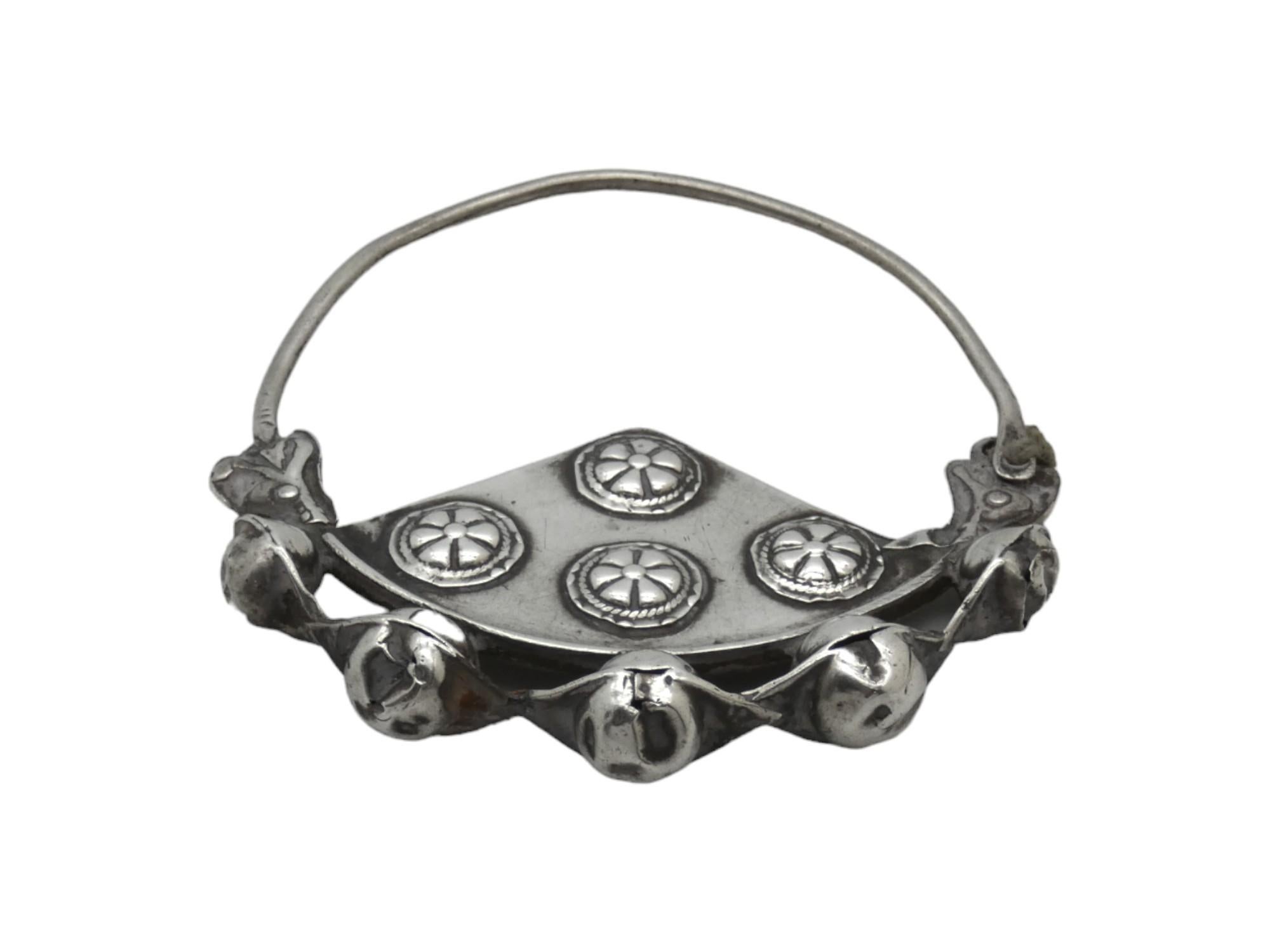 Un orecchino d'argento da donna, Kavkaz Circa 1900 In condizioni discrete in vendita a New York, NY