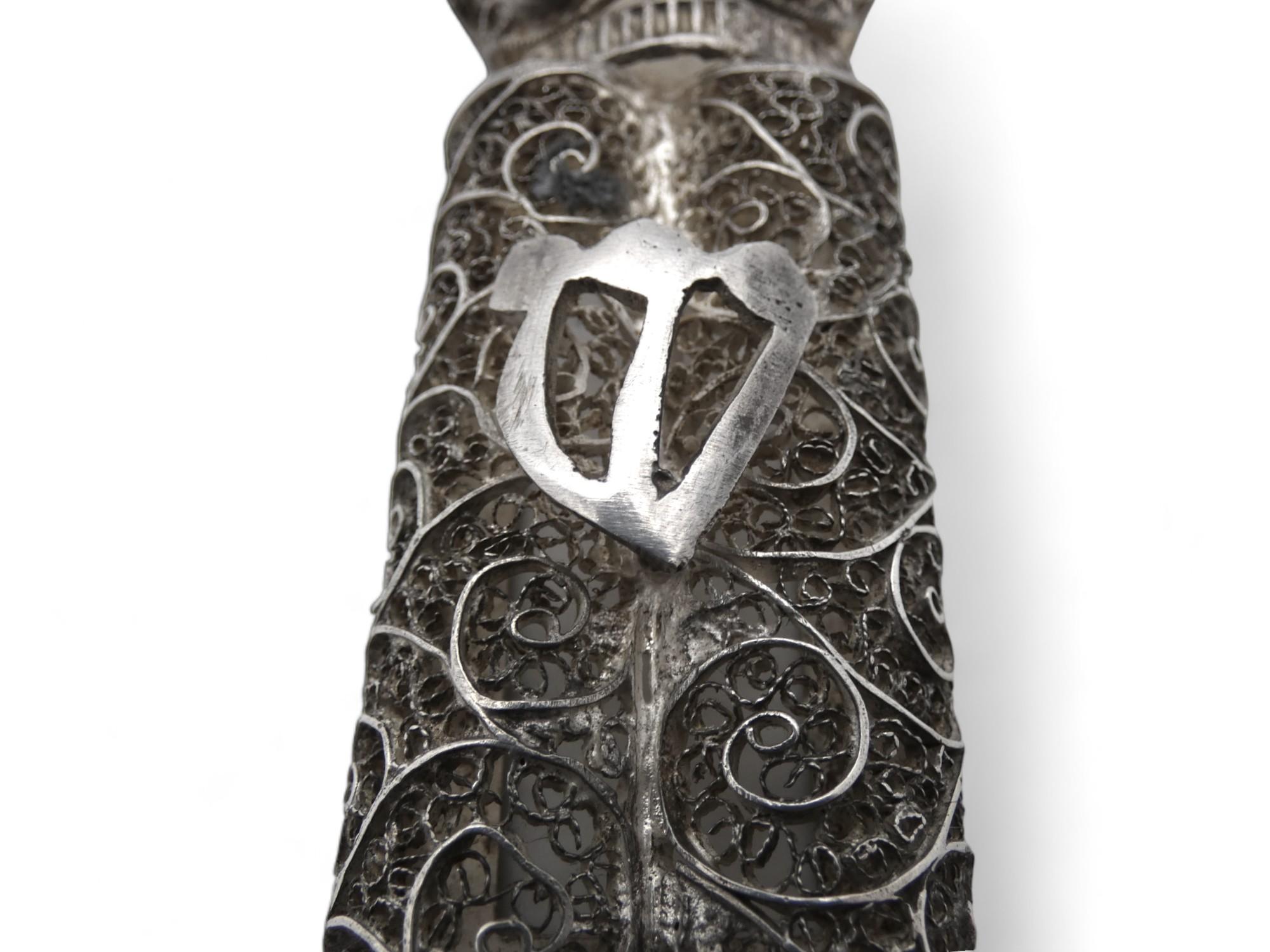 Astuccio per Mezuzah in filigrana d'argento, Israel, circa 1950 In condizioni buone in vendita a New York, NY