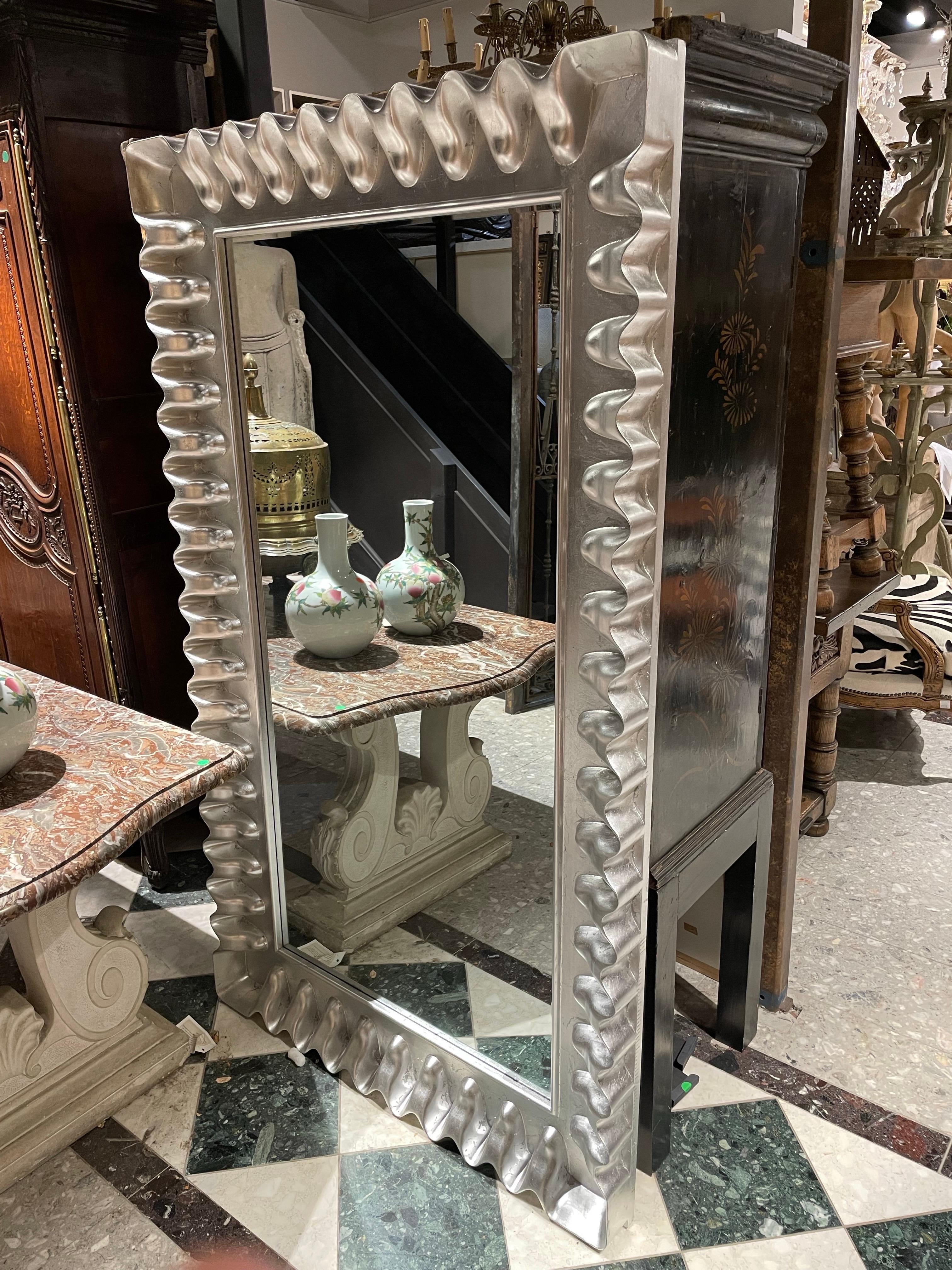 Uno specchio d'argento in stile Florentine

Decorazioni per la casa e design d'interni

Provenienza: Collezione privata australiana.

Dimensioni:
Altezza: 190 cm.
Larghezza: 115 cm.
Profondità: 9 cm.