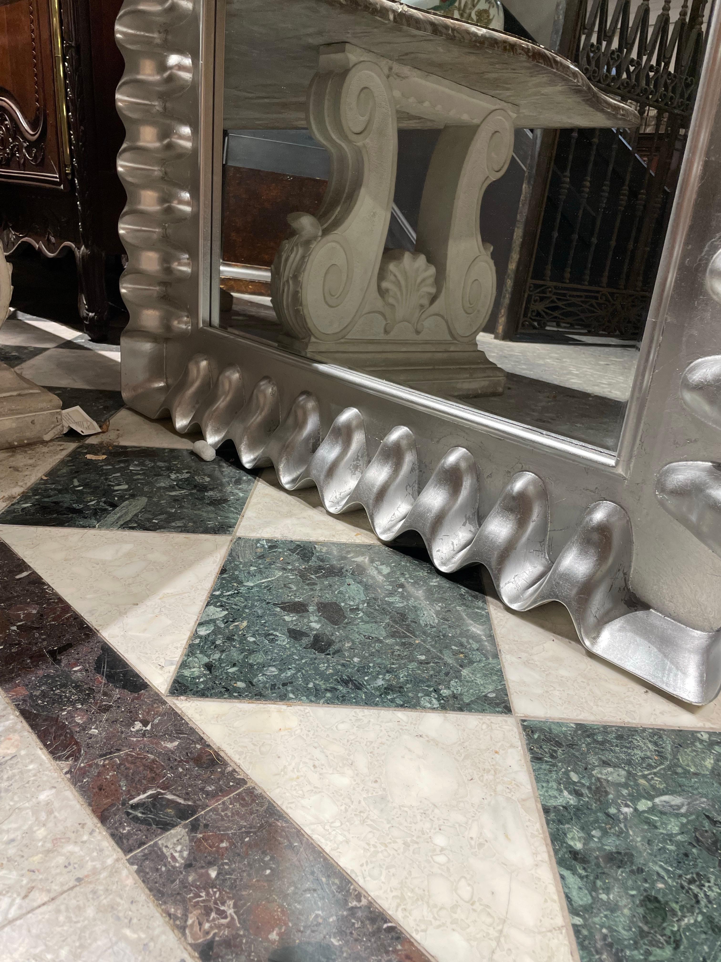 Fatto a macchina Uno specchio d'argento in stile Florentine in vendita