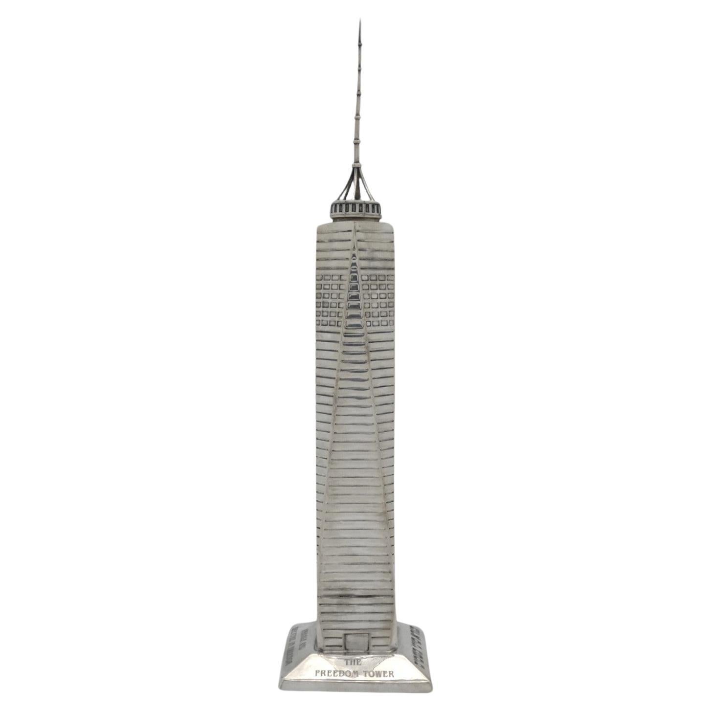 Recipiente de plata para especias Freedom Tower de Tommy Gelb, Nueva York 2014