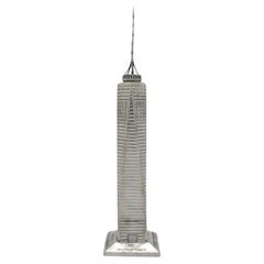Recipiente de plata para especias Freedom Tower de Tommy Gelb, Nueva York 2014