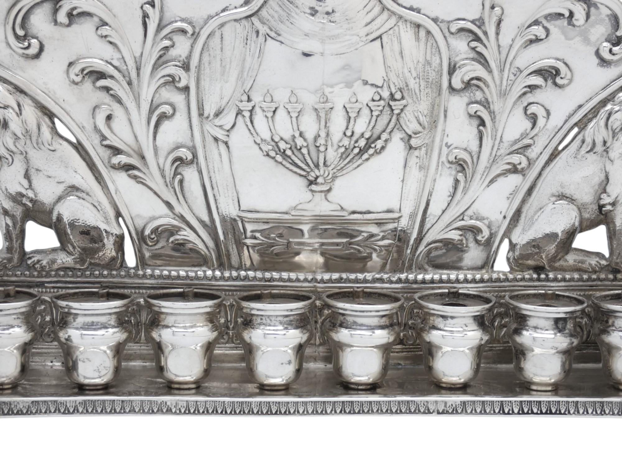 Lampada tedesca per Hanukkah in argento di Gebrüder Gutgesell, Hanau Circa 1910 in vendita 2