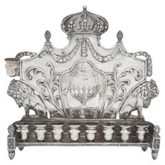 Lámpara alemana de Hanukkah de plata de Gebrüder Gutgesell, Hanau Circa 1910