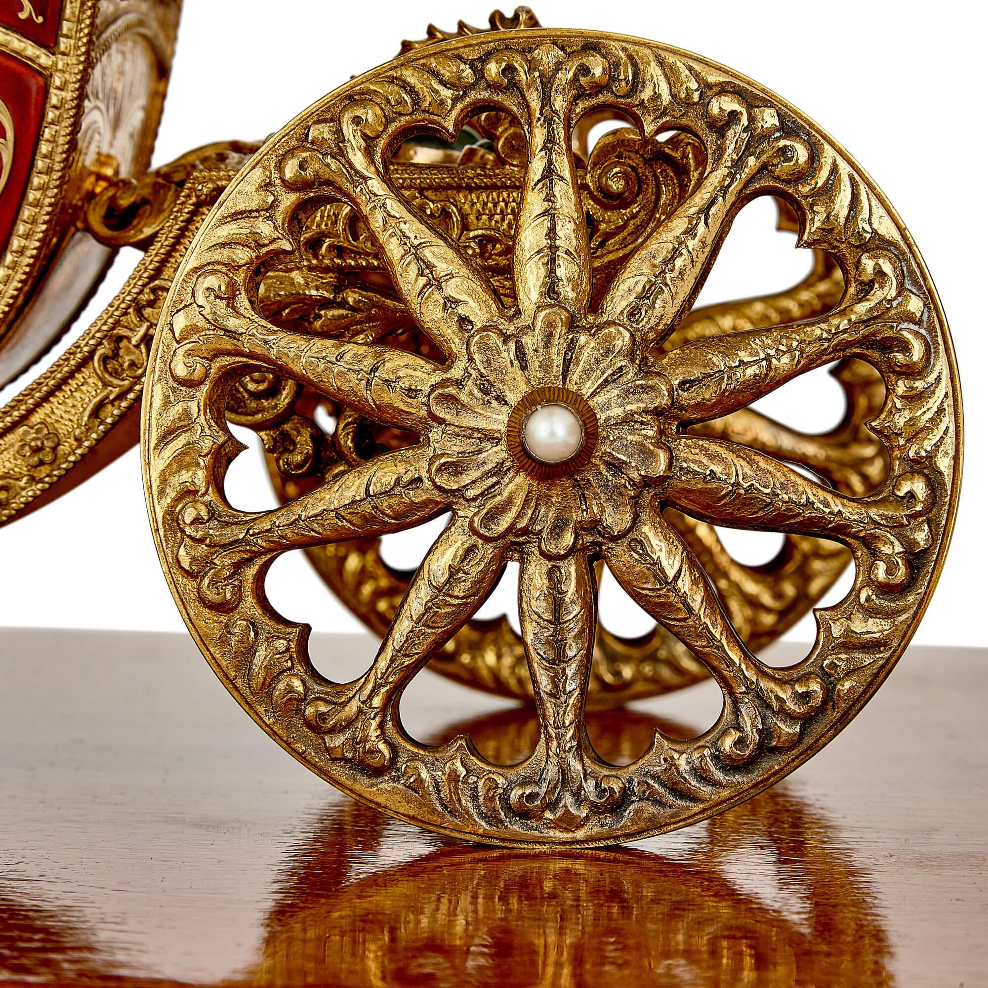 Modèle de chariot de cheval austro-hongrois drapé en argent doré et émail en vente 3