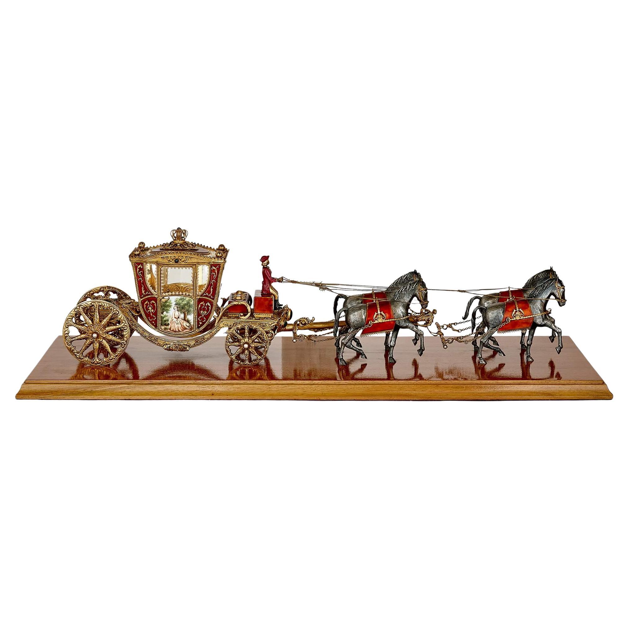 Modelo de coche de caballos austrohúngaro de plata dorada y esmalte