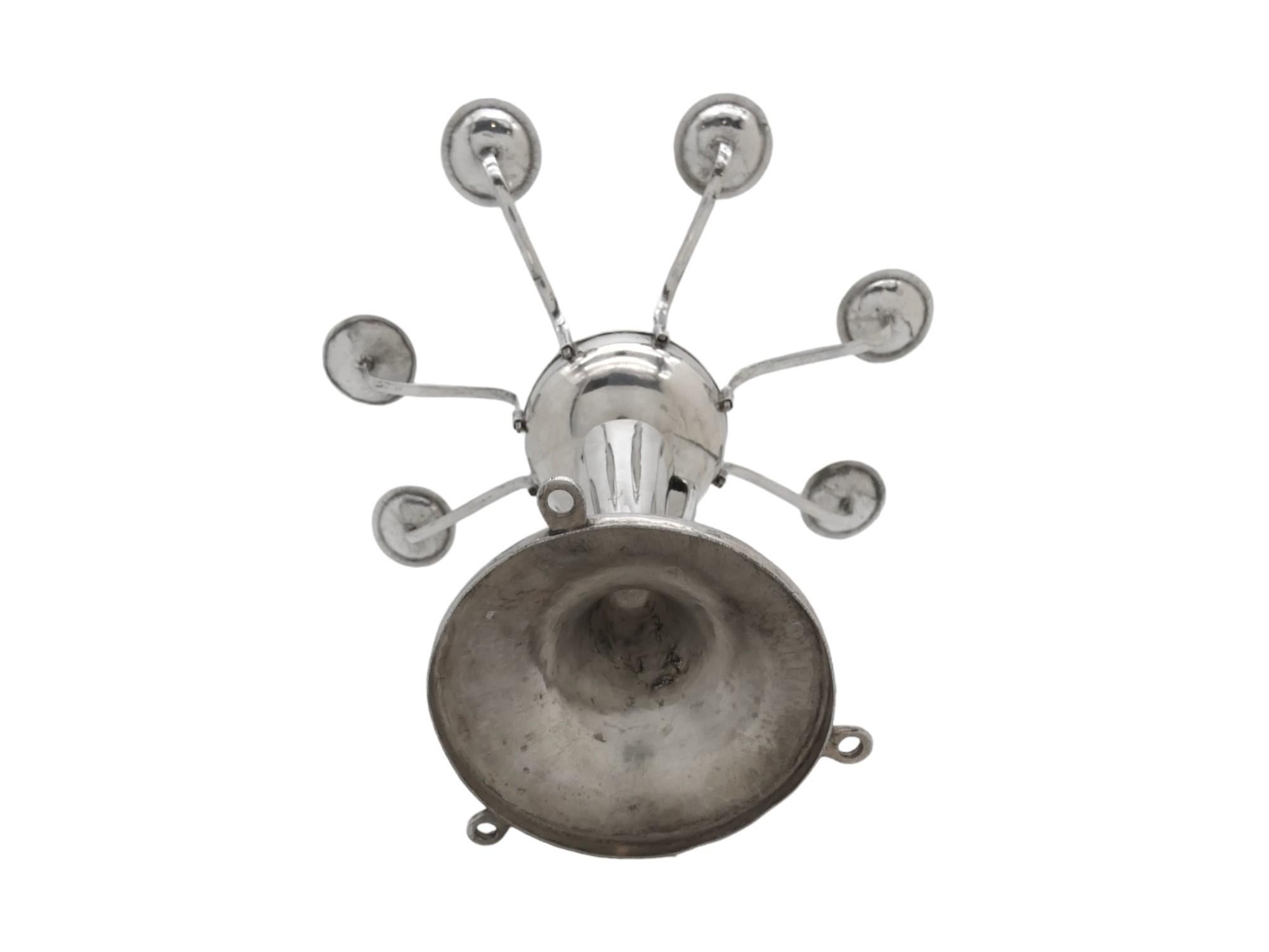 Inizio XX secolo Candelabro di Hanukkah in argento, Iraq, circa 1900 in vendita