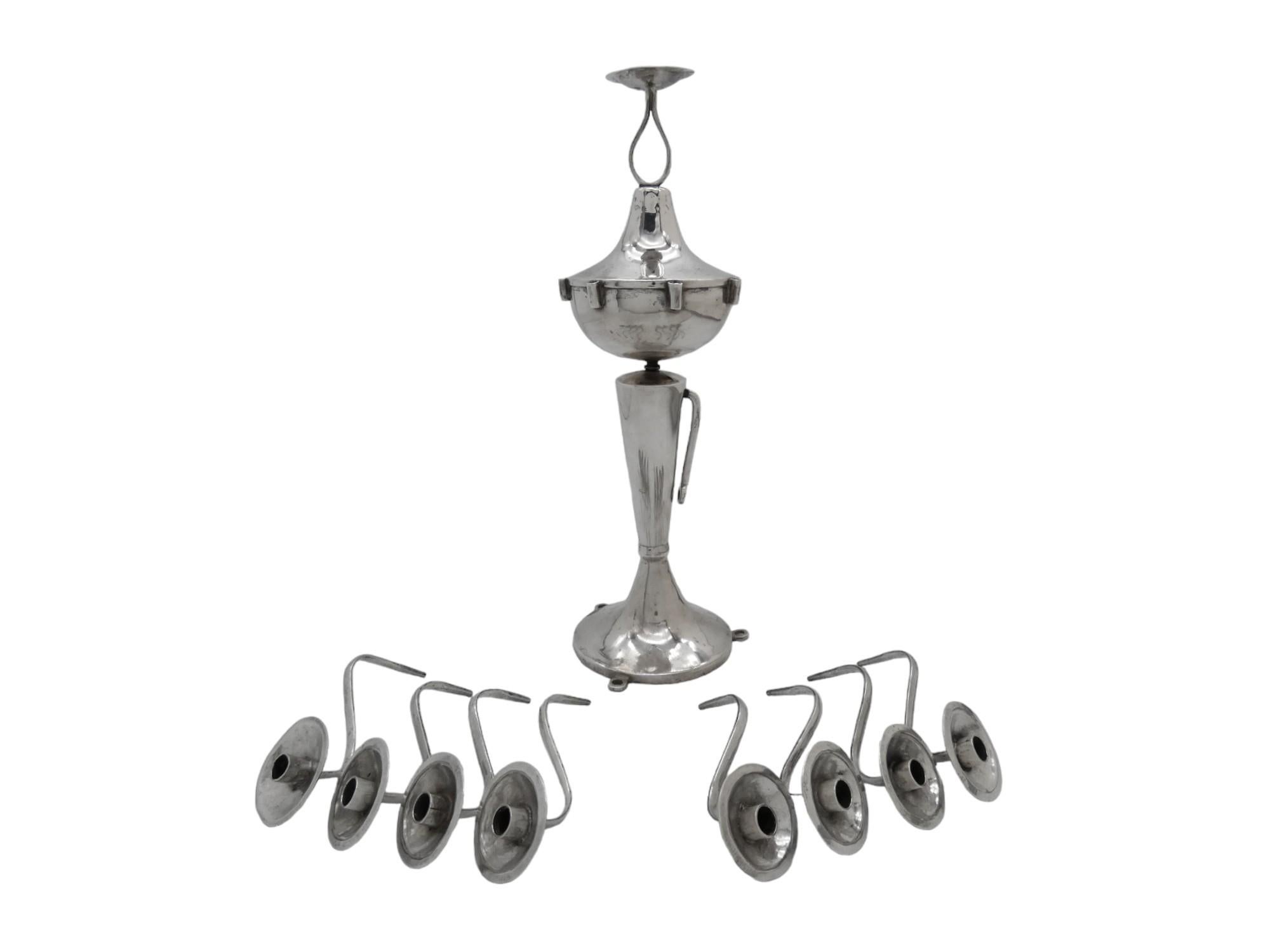 Argento Candelabro di Hanukkah in argento, Iraq, circa 1900 in vendita