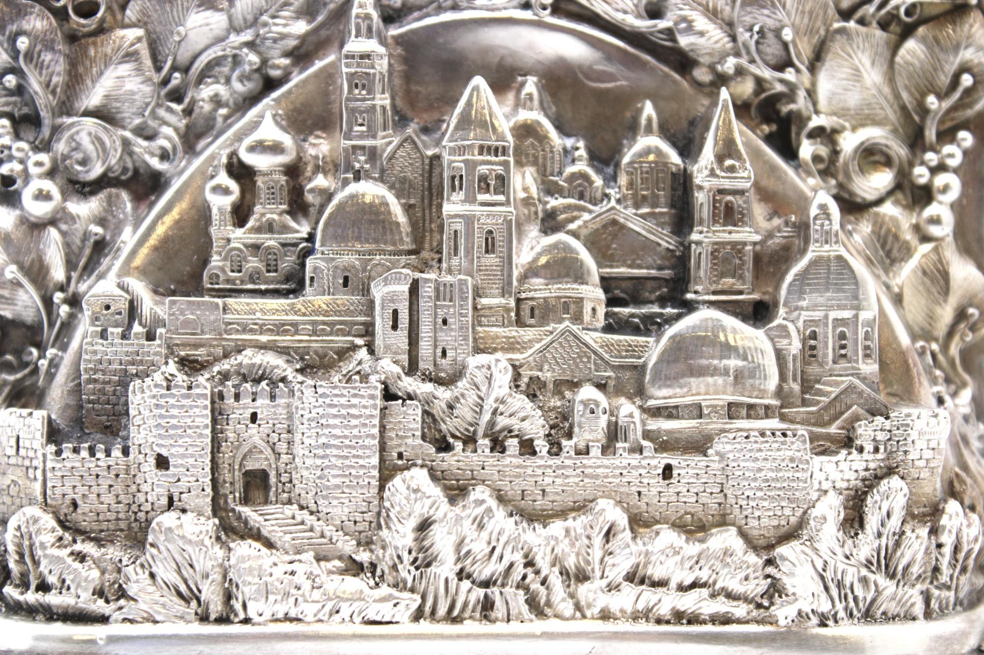 20ième siècle A Silver Hanukkah Lamp, par Henryk Winograd, New York 1991 en vente