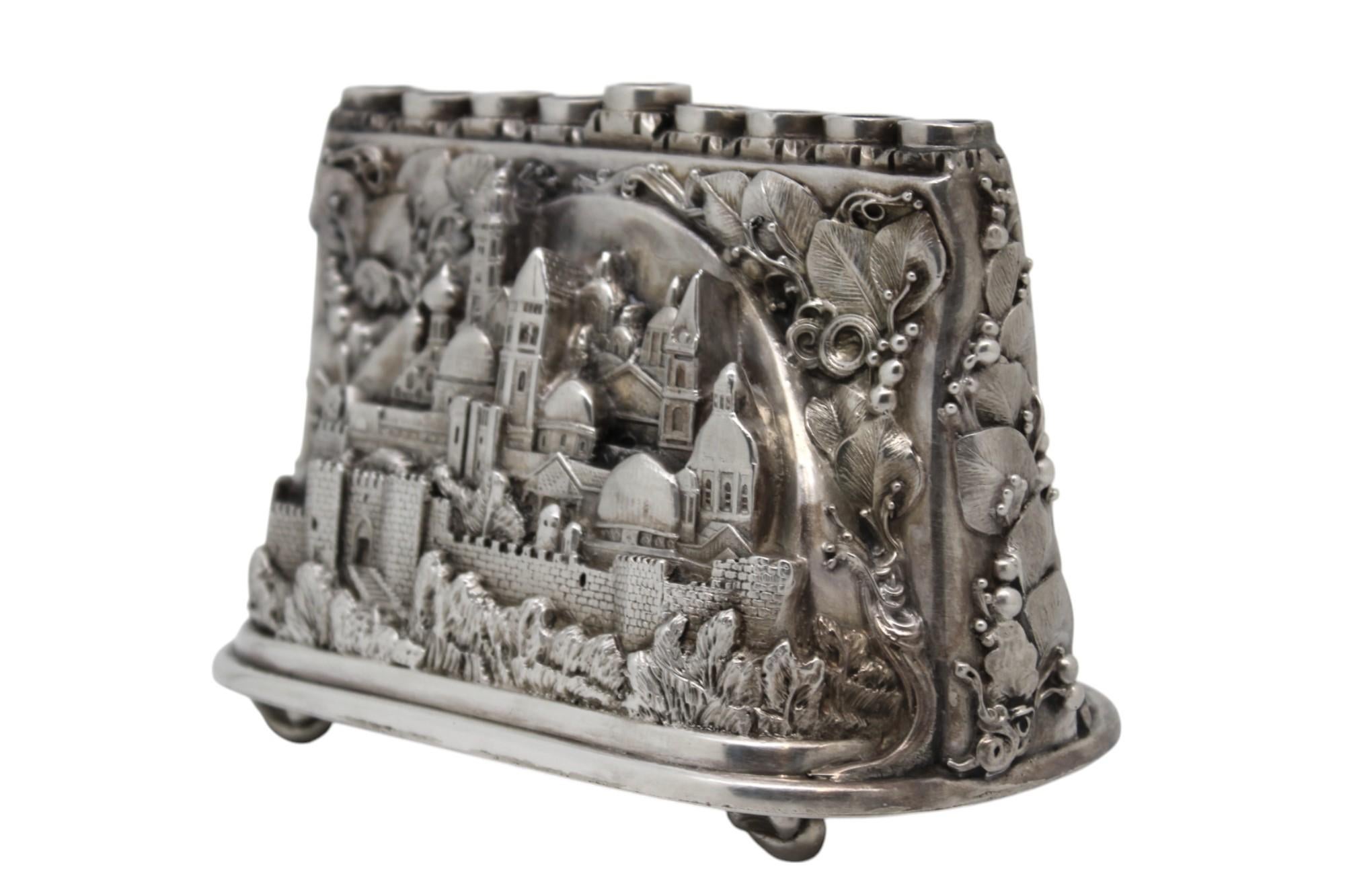 Argent sterling A Silver Hanukkah Lamp, par Henryk Winograd, New York 1991 en vente