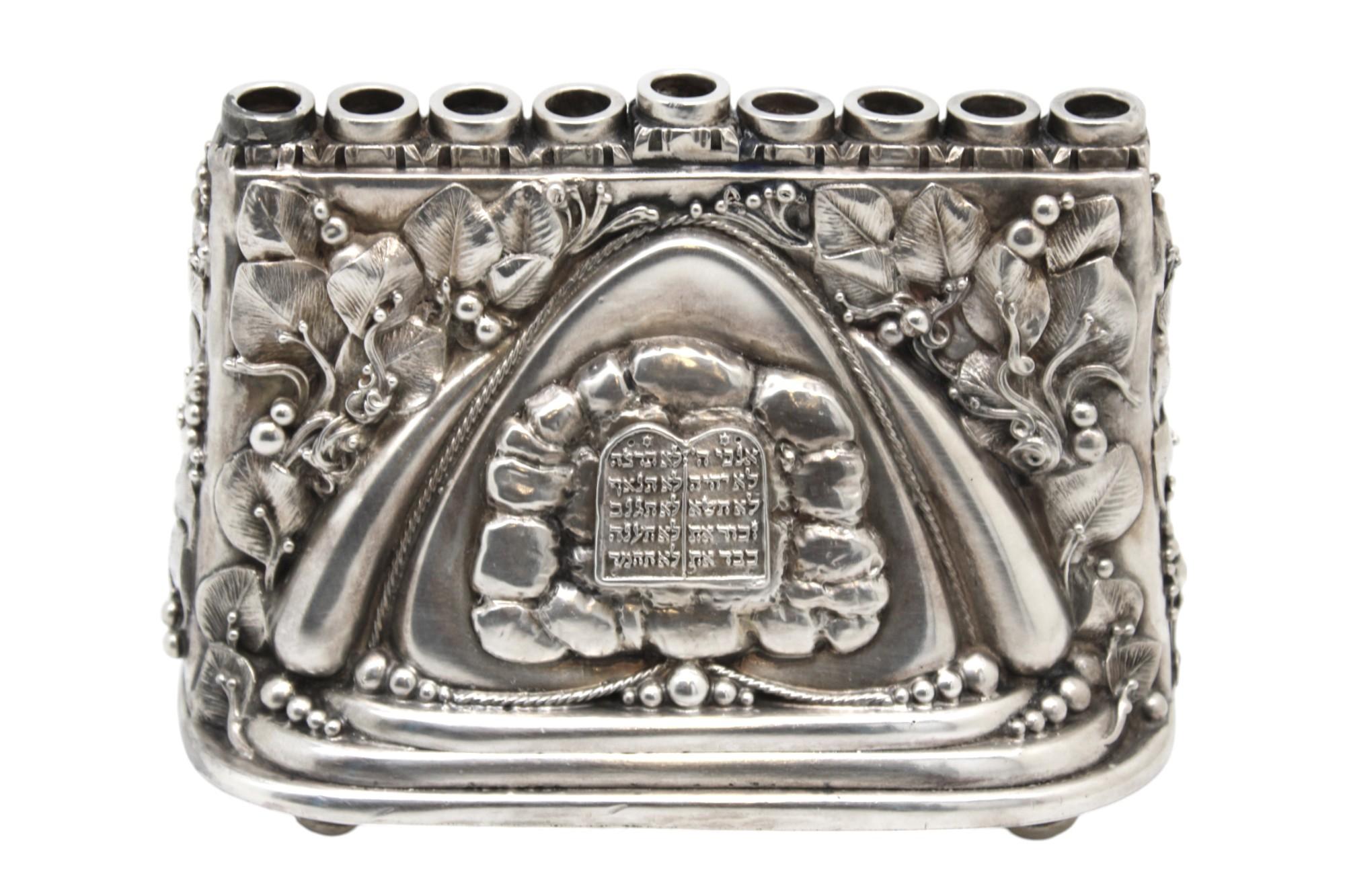 A Silver Hanukkah Lamp, par Henryk Winograd, New York 1991 en vente 2