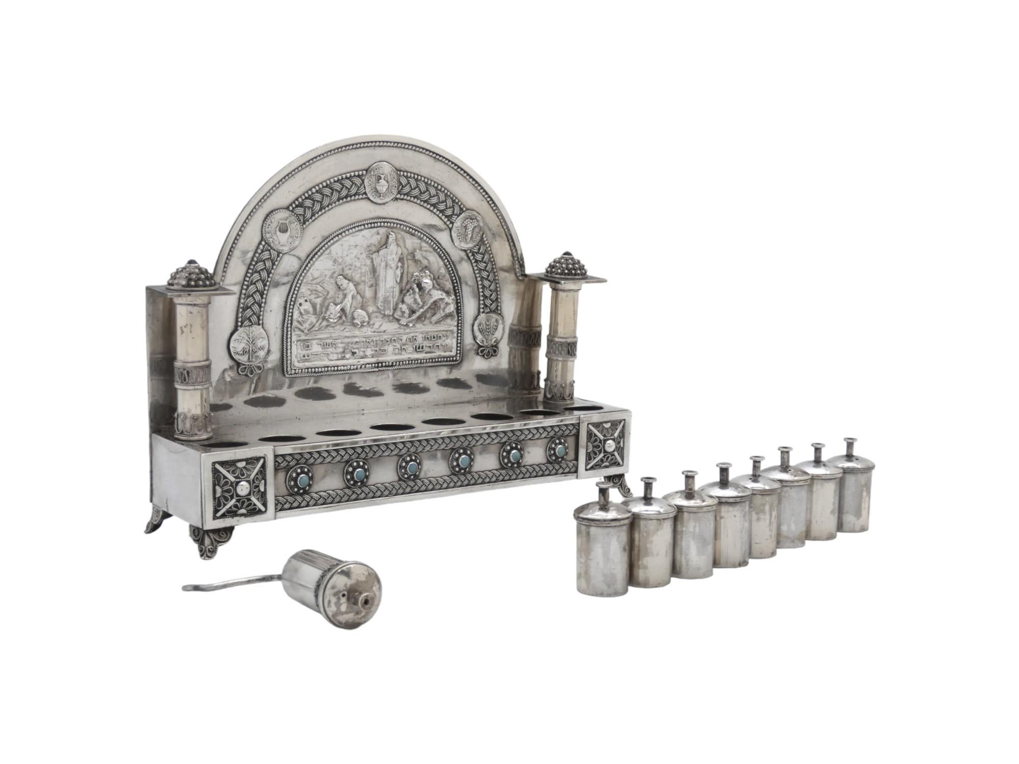 Lampada di Hanukkah in argento di Yehia Yemini, Gerusalemme, CIRCA 1920 In condizioni buone in vendita a New York, NY