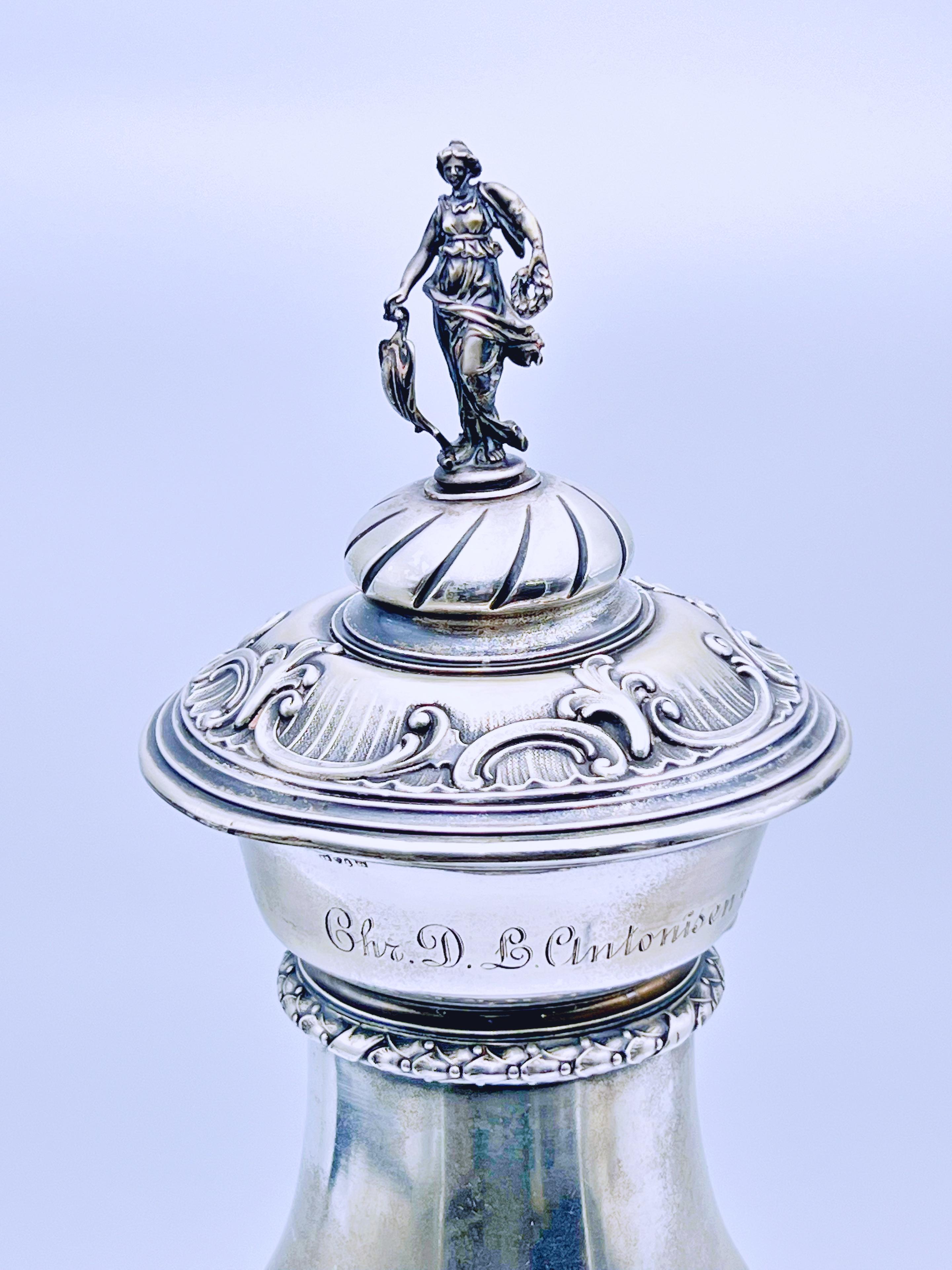 Calice figurato storico in argento con coperchio del 1885 in vendita 4