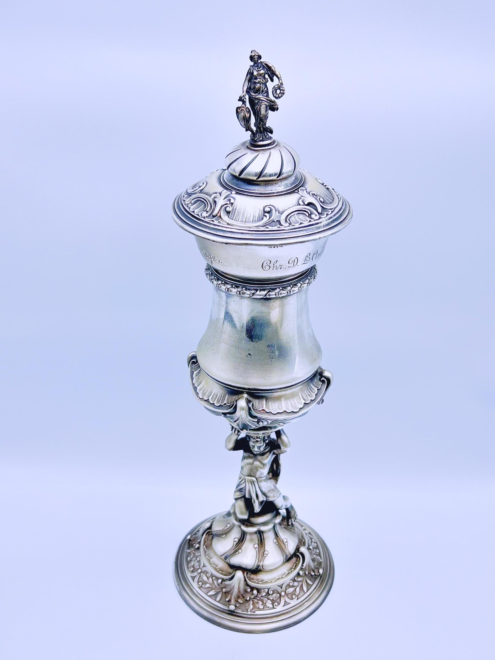 Svedese Calice figurato storico in argento con coperchio del 1885 in vendita