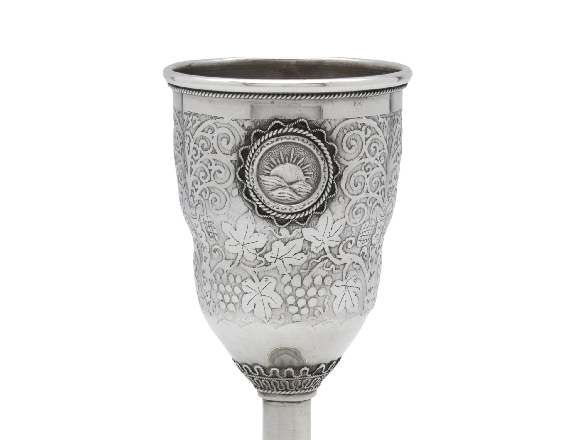 Mid-Century moderno Un calice Kiddush in argento di Bezalel, circa 1950 in vendita