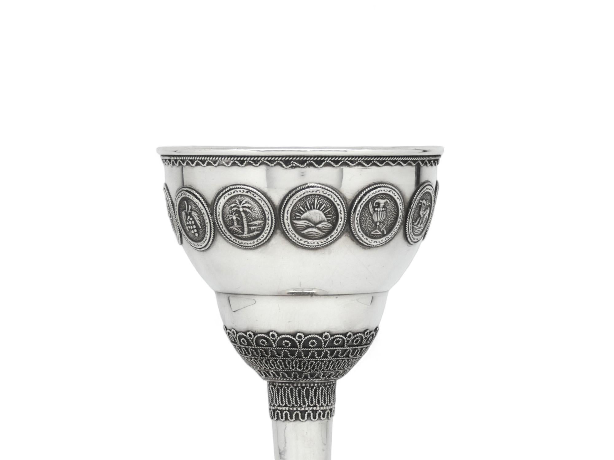 Argento Un calice Kiddush in argento di Avishai in vendita