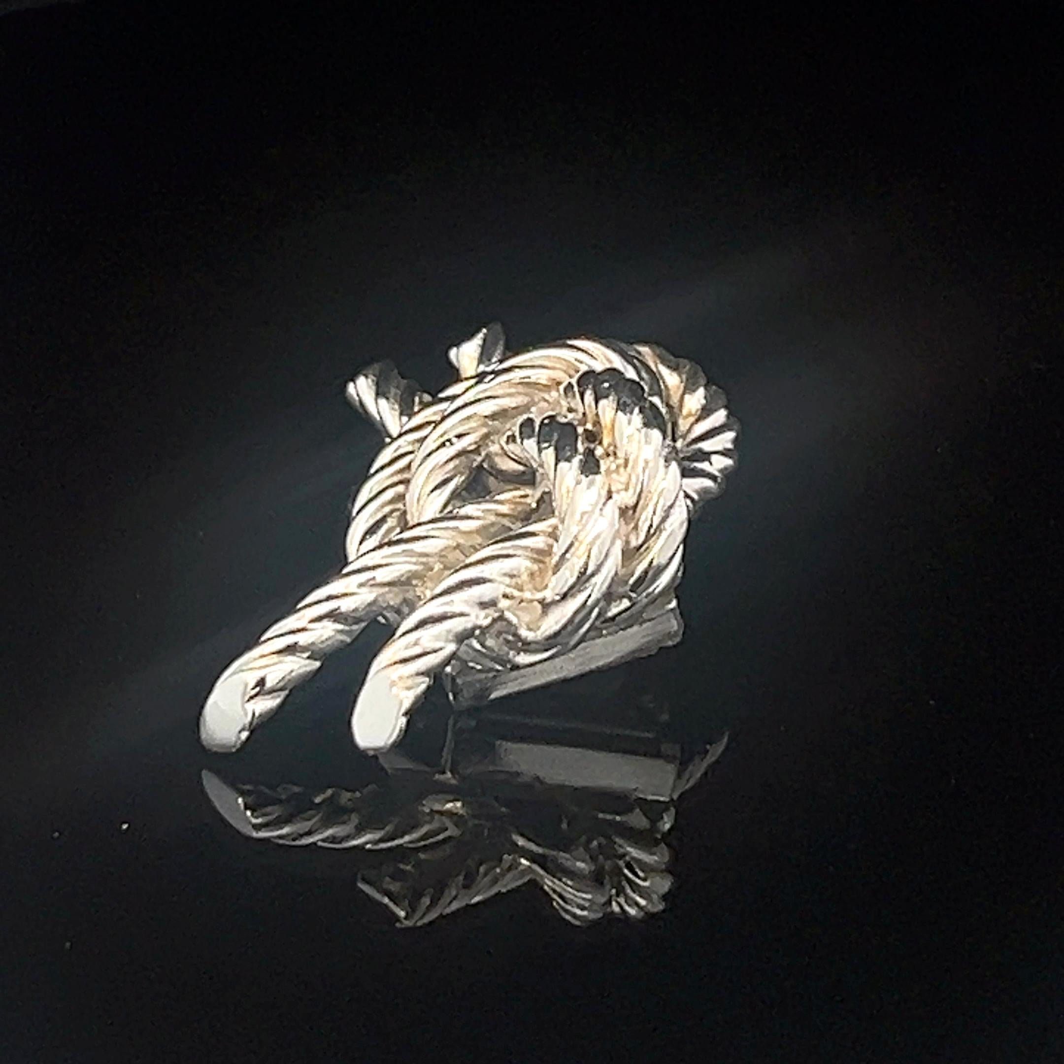 Women's or Men's A silver knot brooch by Hermès For Sale