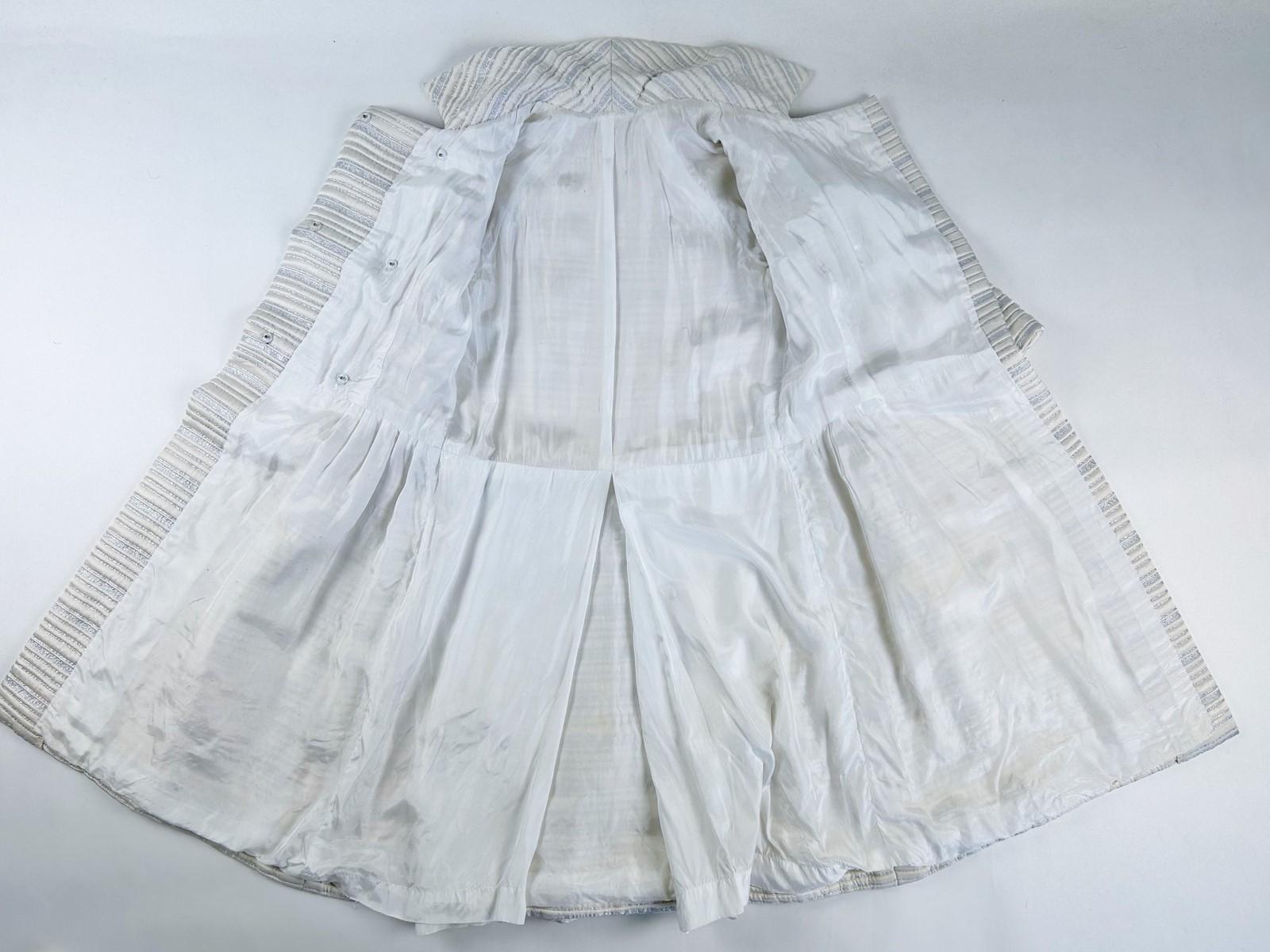 A silver lamé satin coat with jewelled buttons - France Circa 1960 For Sale 8