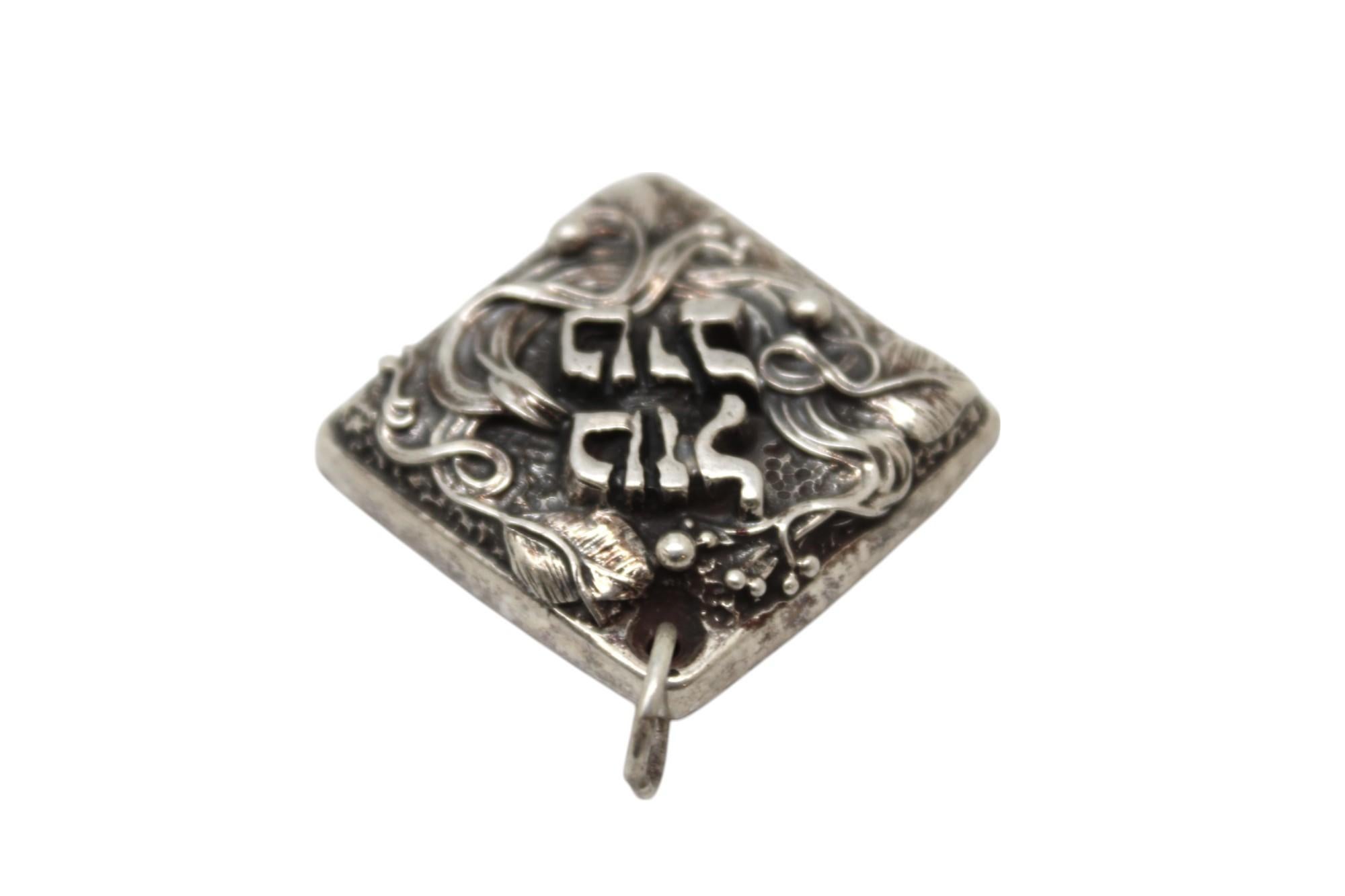Silber-Mazel-Tov-Anhänger, Henryk Winograd, Judaica, New York, 20. Jahrhundert (Repoussé) im Angebot