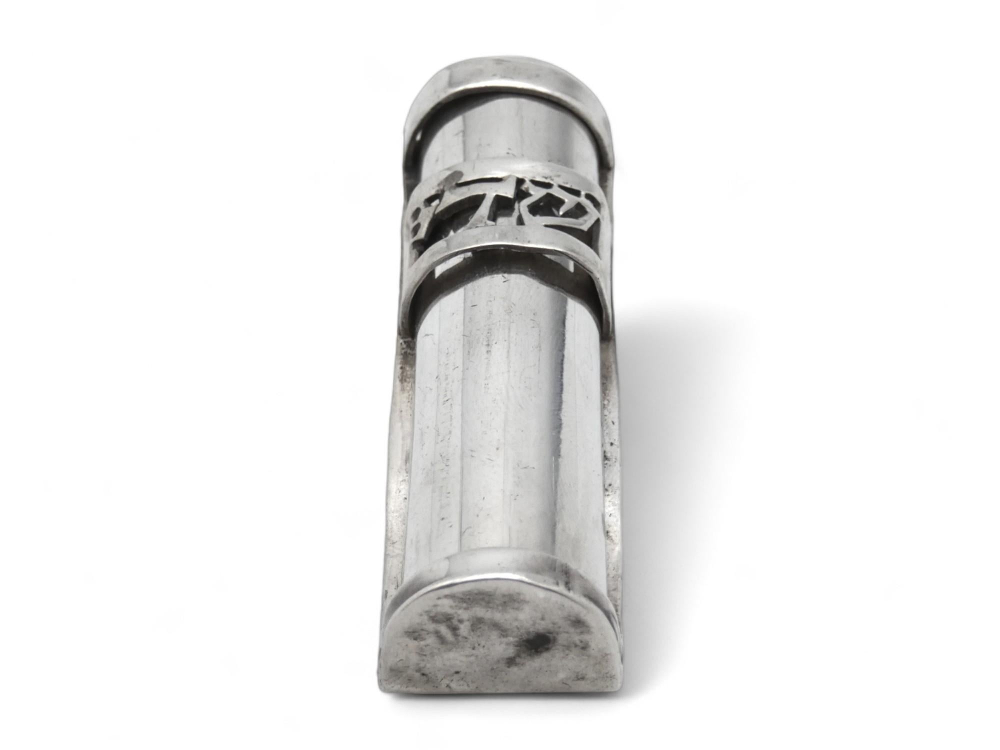 Silbernes Mezuzah-Etui von Cena'an, sicher verpackt 1930 im Zustand „Gut“ im Angebot in New York, NY