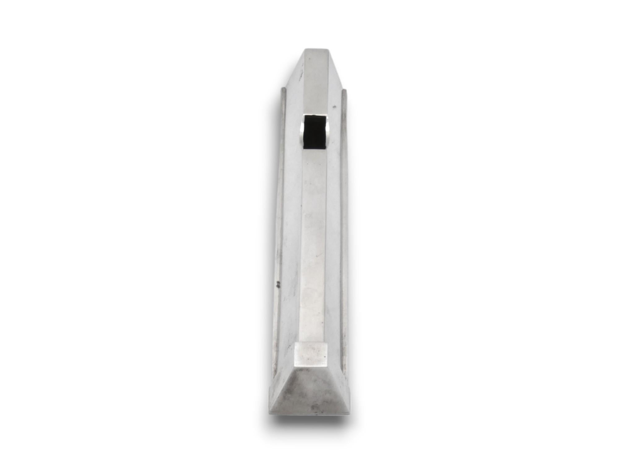 Israeliano Un astuccio per Mezuzah in argento di David Heinz Gumbel Jerusalem, circa 1950 in vendita