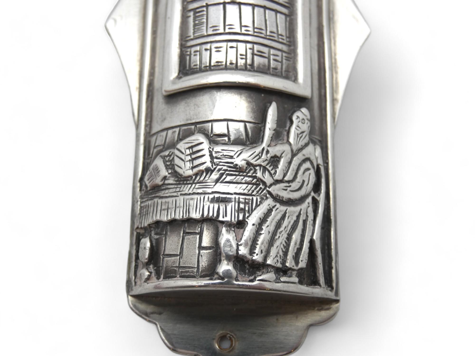 Inciso Una custodia per Mezuzah in argento di Oded, Israel, fine XX secolo in vendita