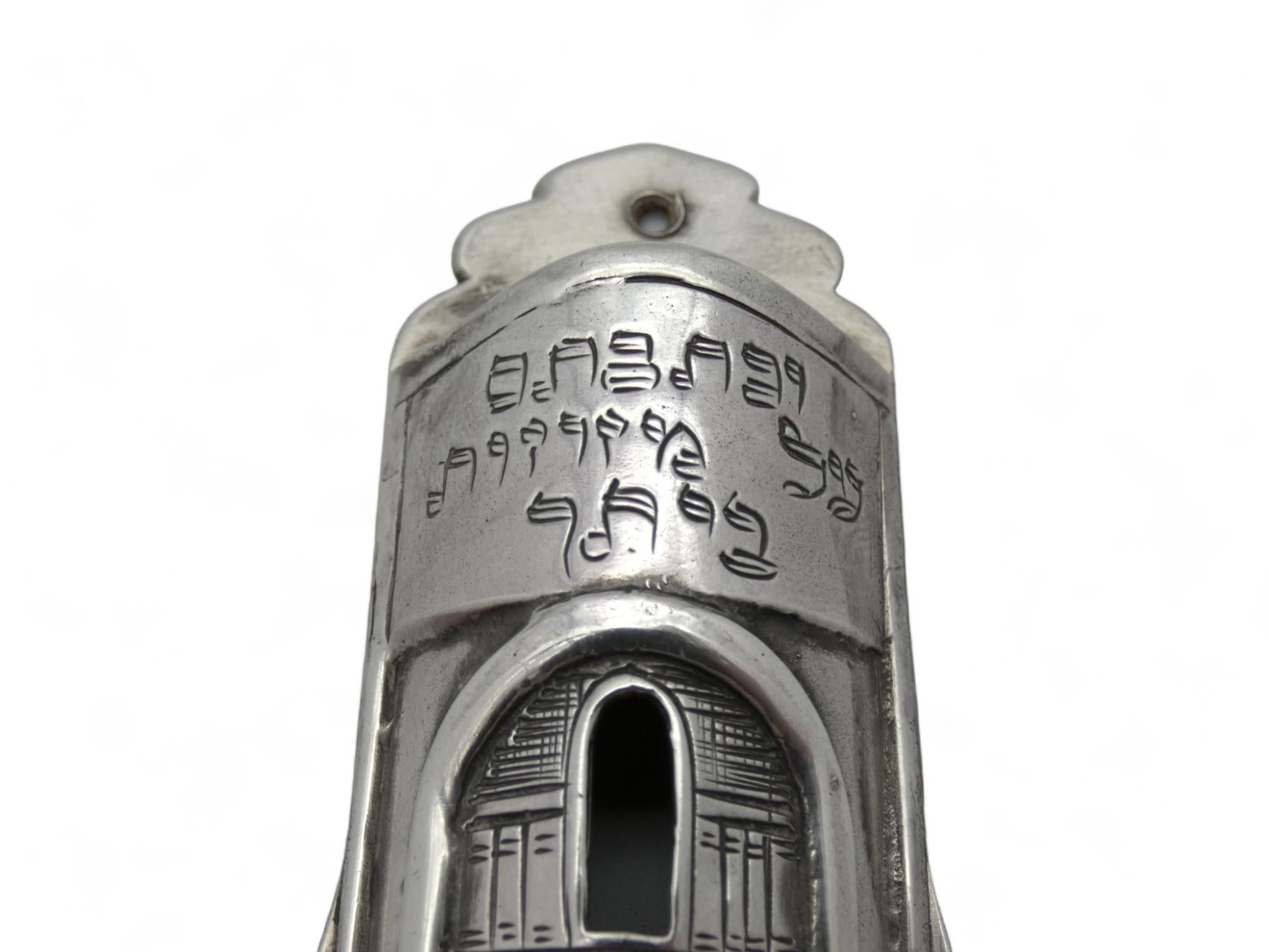 Argento Una custodia per Mezuzah in argento di Oded, Israel, fine XX secolo in vendita