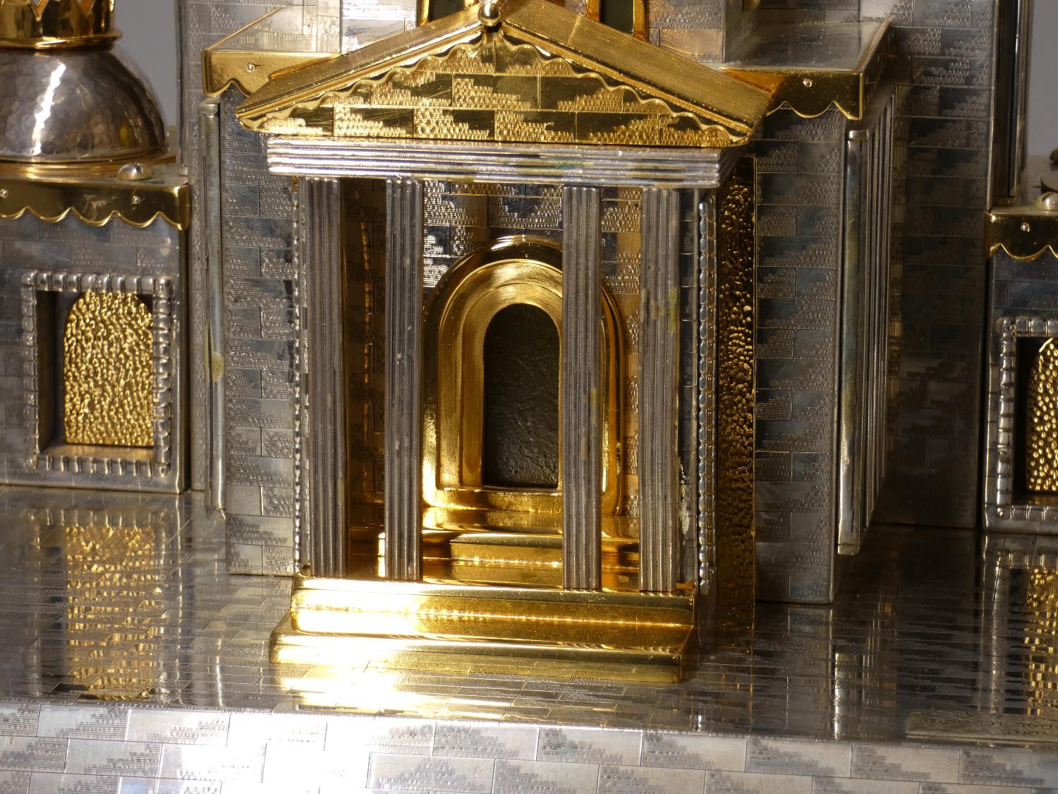 A  Silver Model of the Holy Temple, Shuki Freiman, Jerusalem, Circa 2010 In Good Condition For Sale In New York, NY