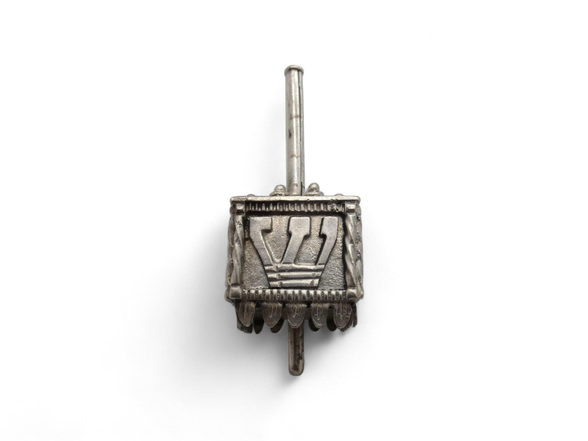 Un Dreidel moderno in argento, 20° secolo In condizioni buone in vendita a New York, NY