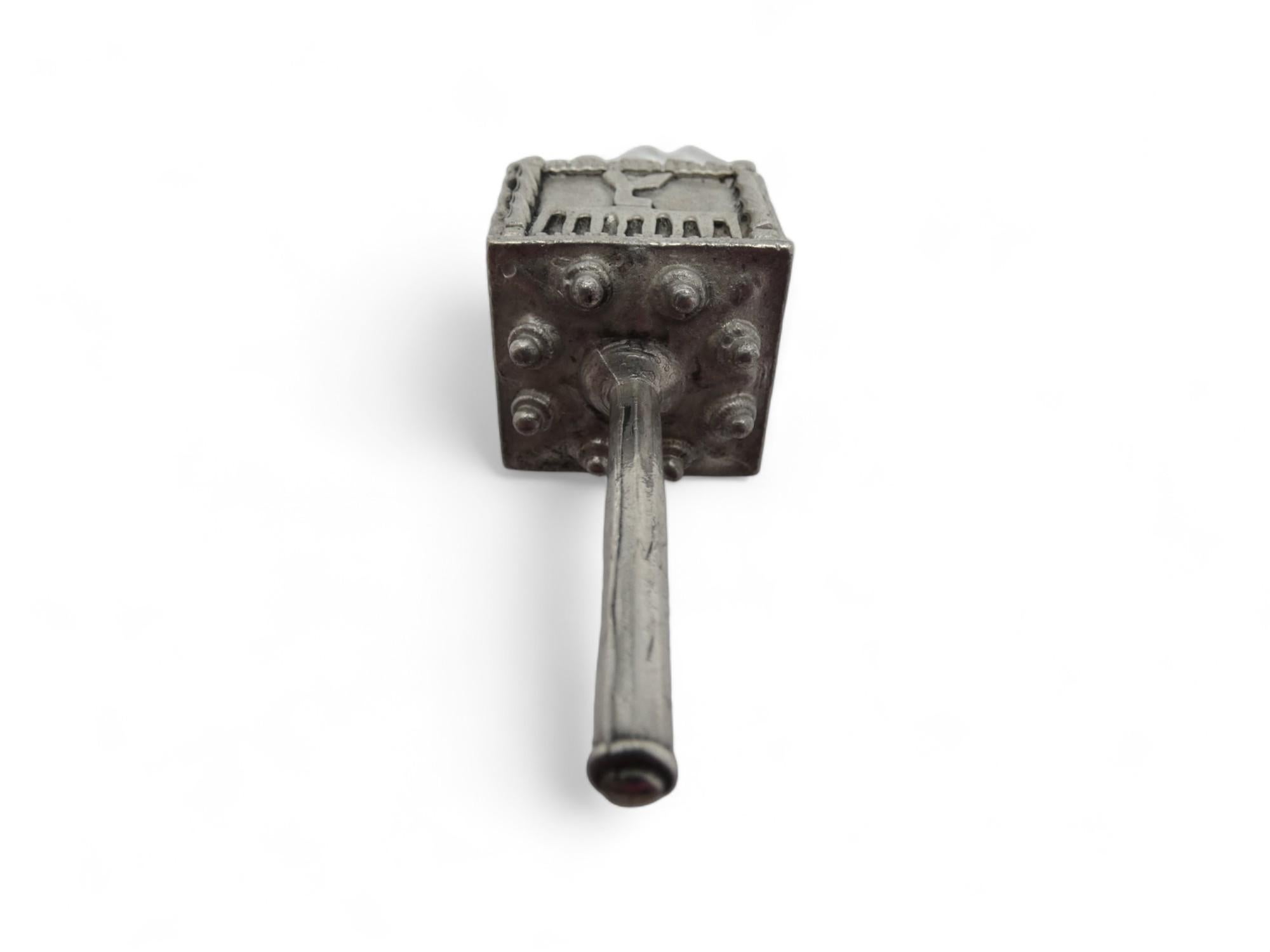 Un Dreidel moderno in argento, 20° secolo in vendita 4