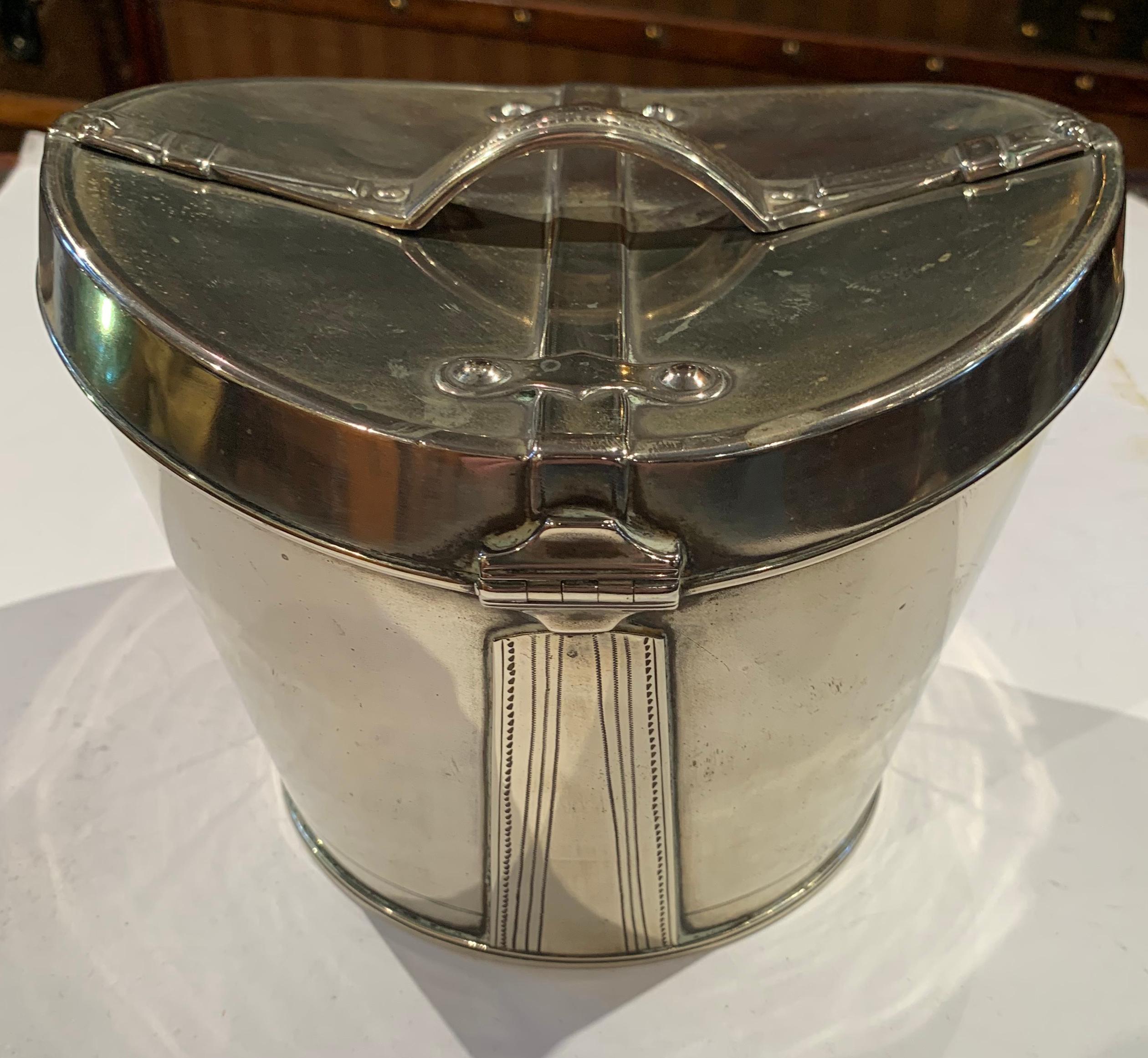 Silver Plate Victorian Ice Bucket in the Shape of a Top Hat Box, 1860s For Sale 2