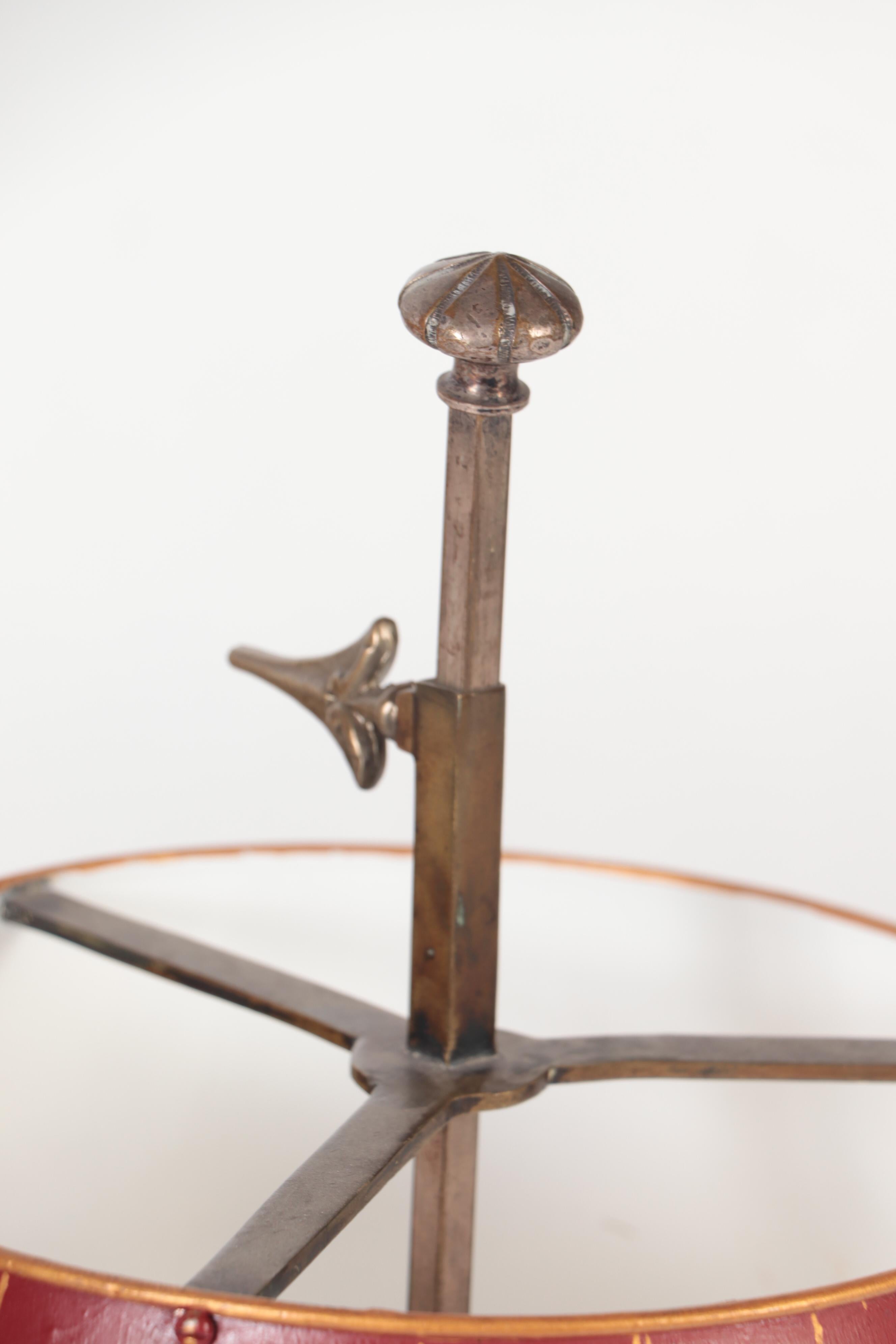Lampe Bouillotte en métal argenté avec abat-jour en tôle, C.I.C. Bon état - En vente à Philadelphia, PA