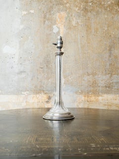 Lampe de table en verre taillé et plaqué argent