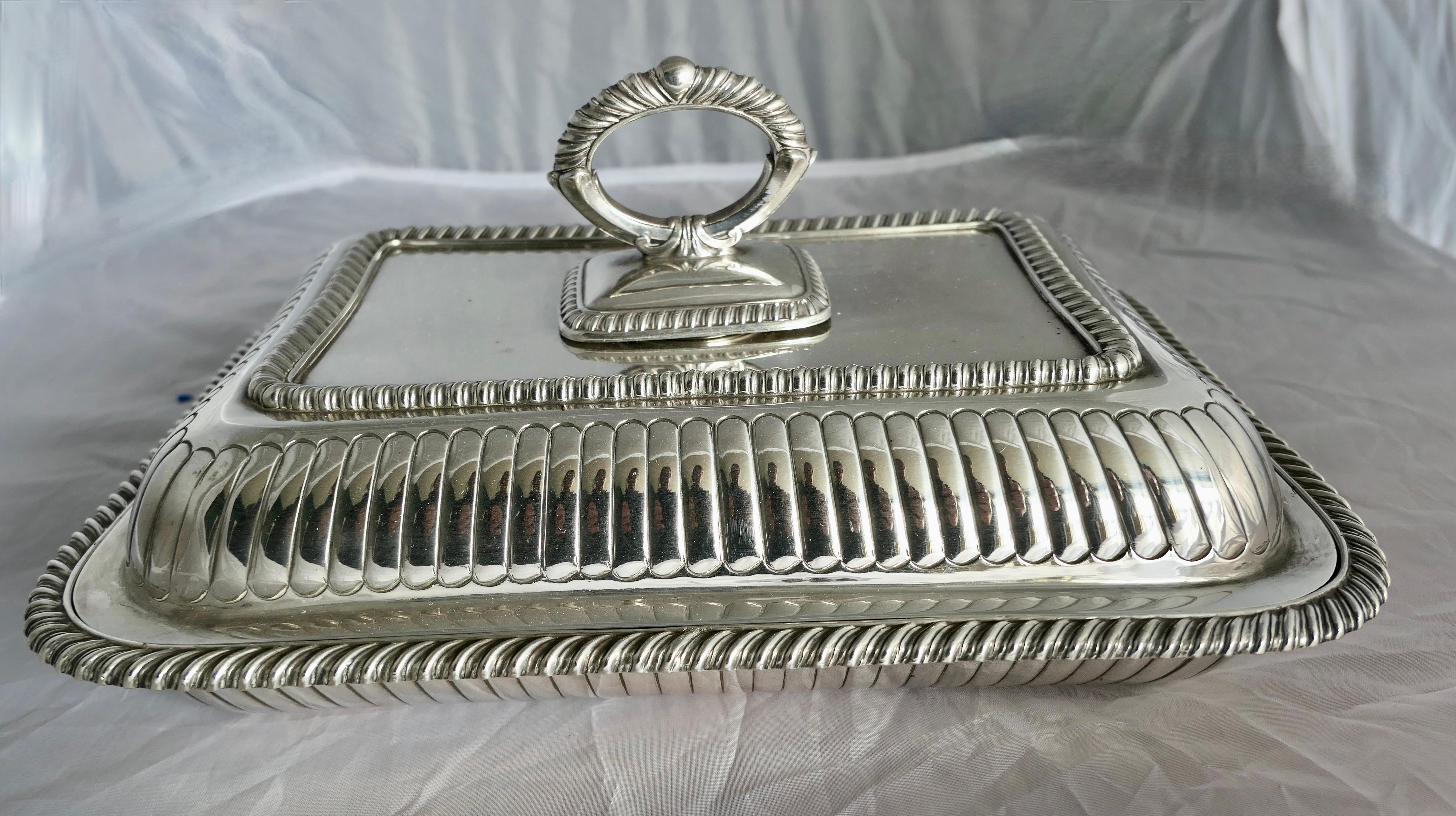 A Silver Plated Entree Dish  by Brook and Son      In Good Condition For Sale In Chillerton, Isle of Wight