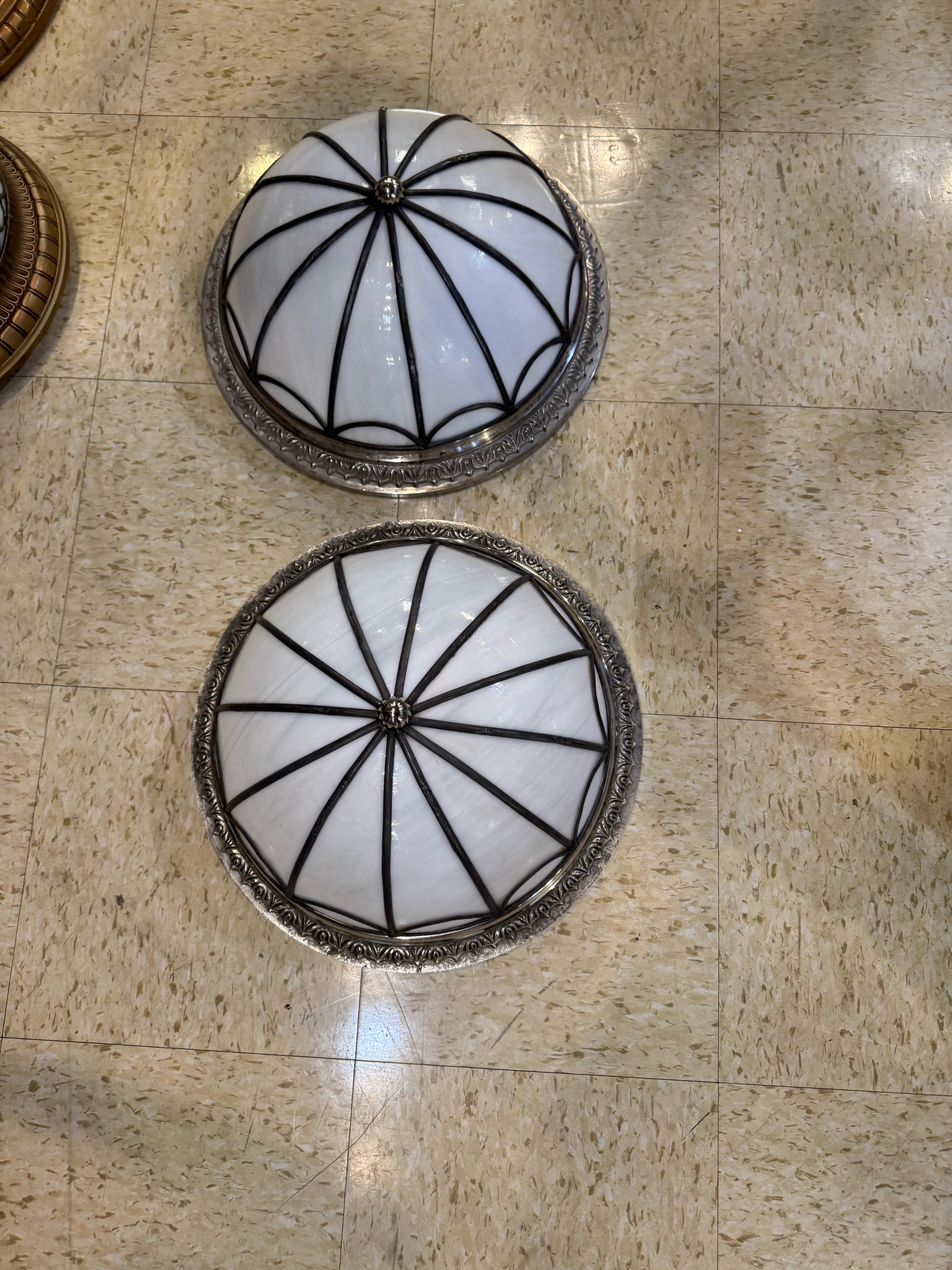 Classico americano Una lampada placcata in argento in vendita