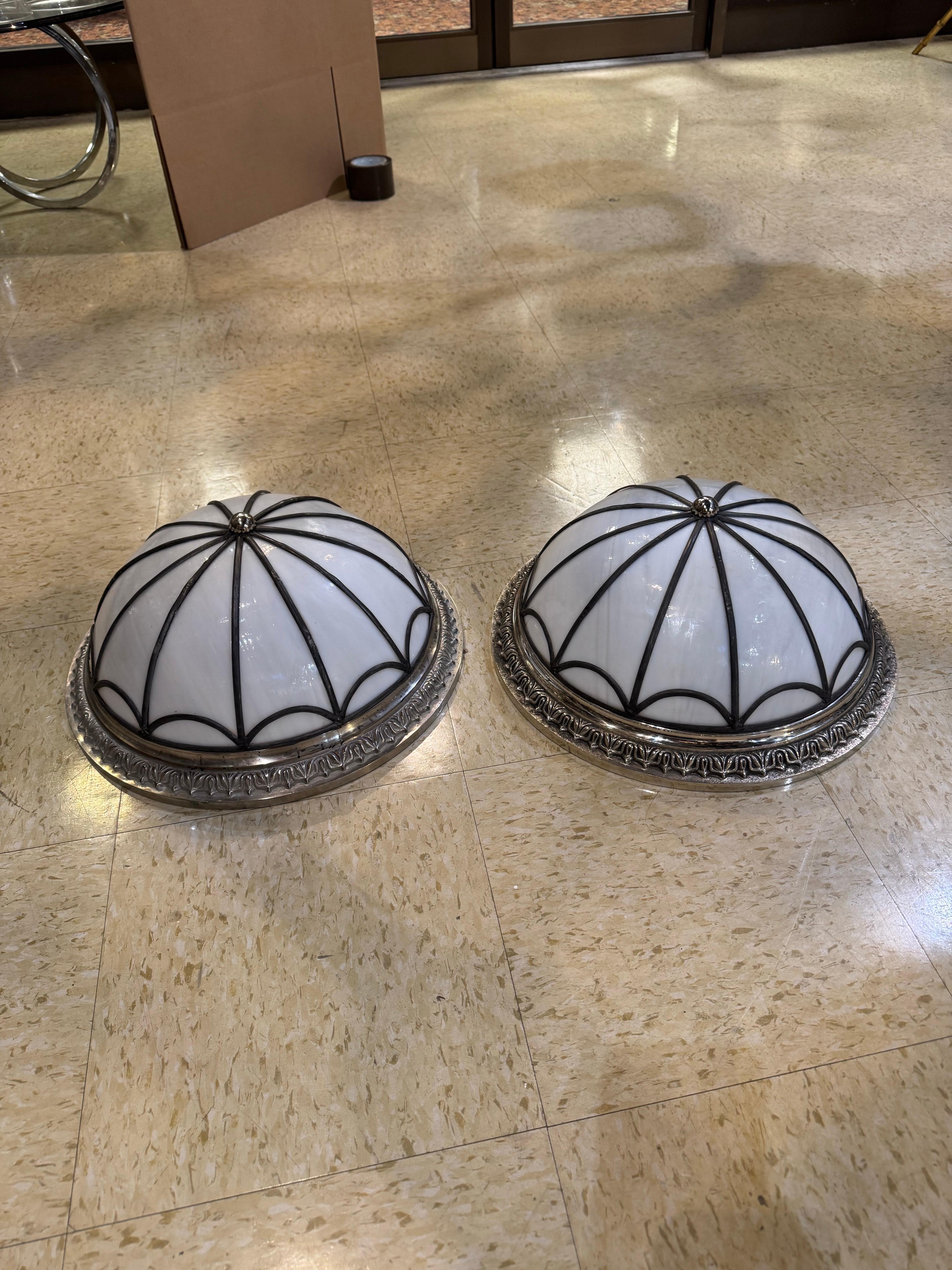 Francese Una lampada placcata in argento in vendita