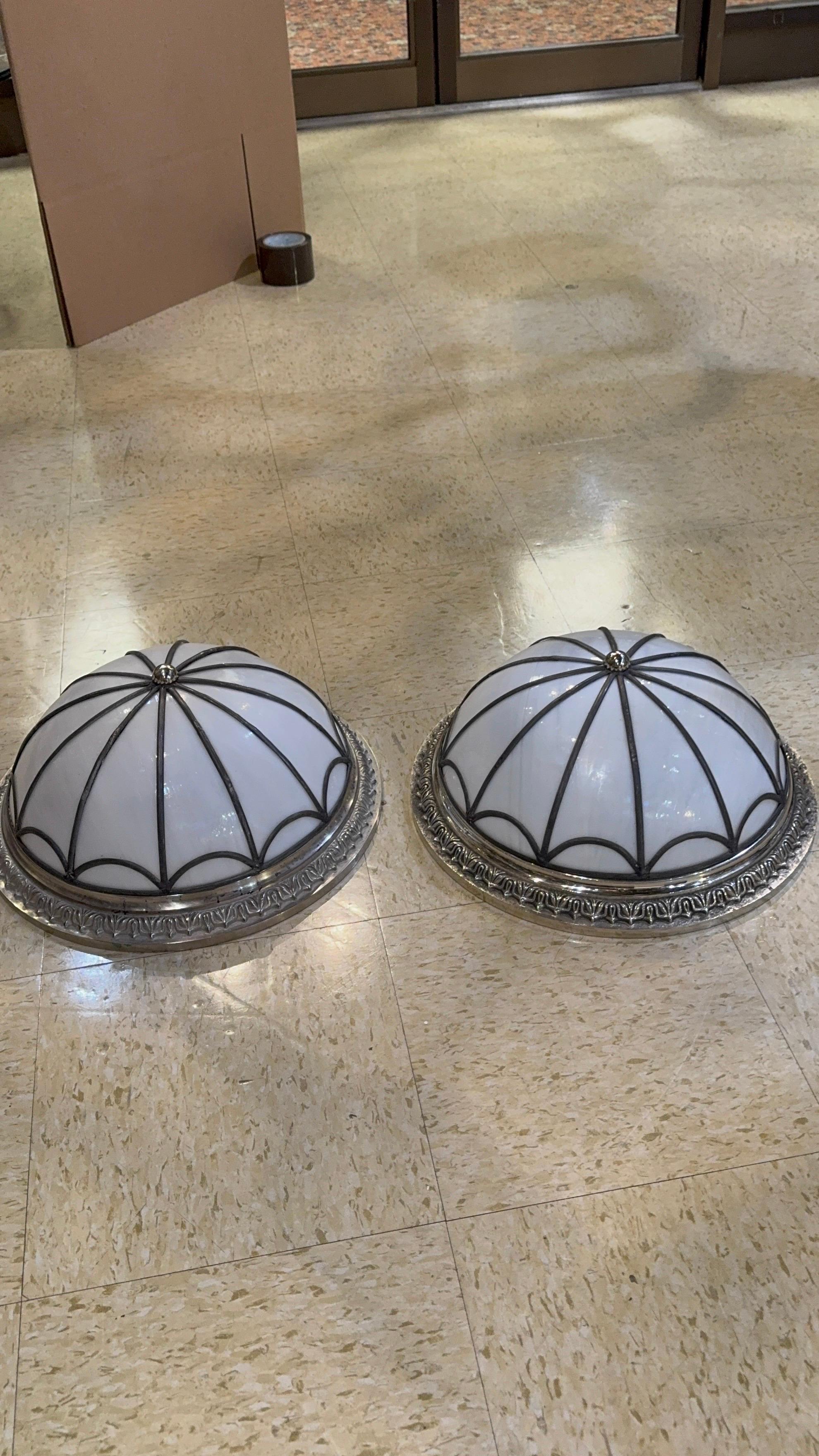 Argentato Una lampada placcata in argento in vendita