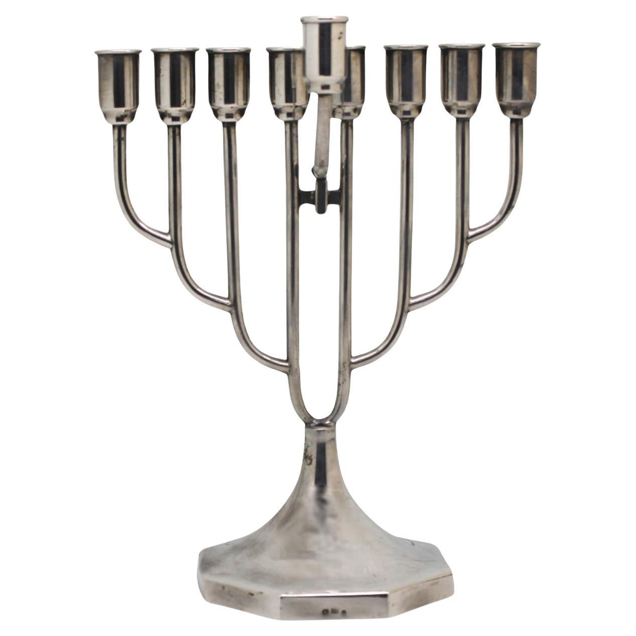 Lámpara de Hanukkah polaca de plata, circa 1920