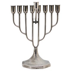 Lámpara de Hanukkah polaca de plata, circa 1920