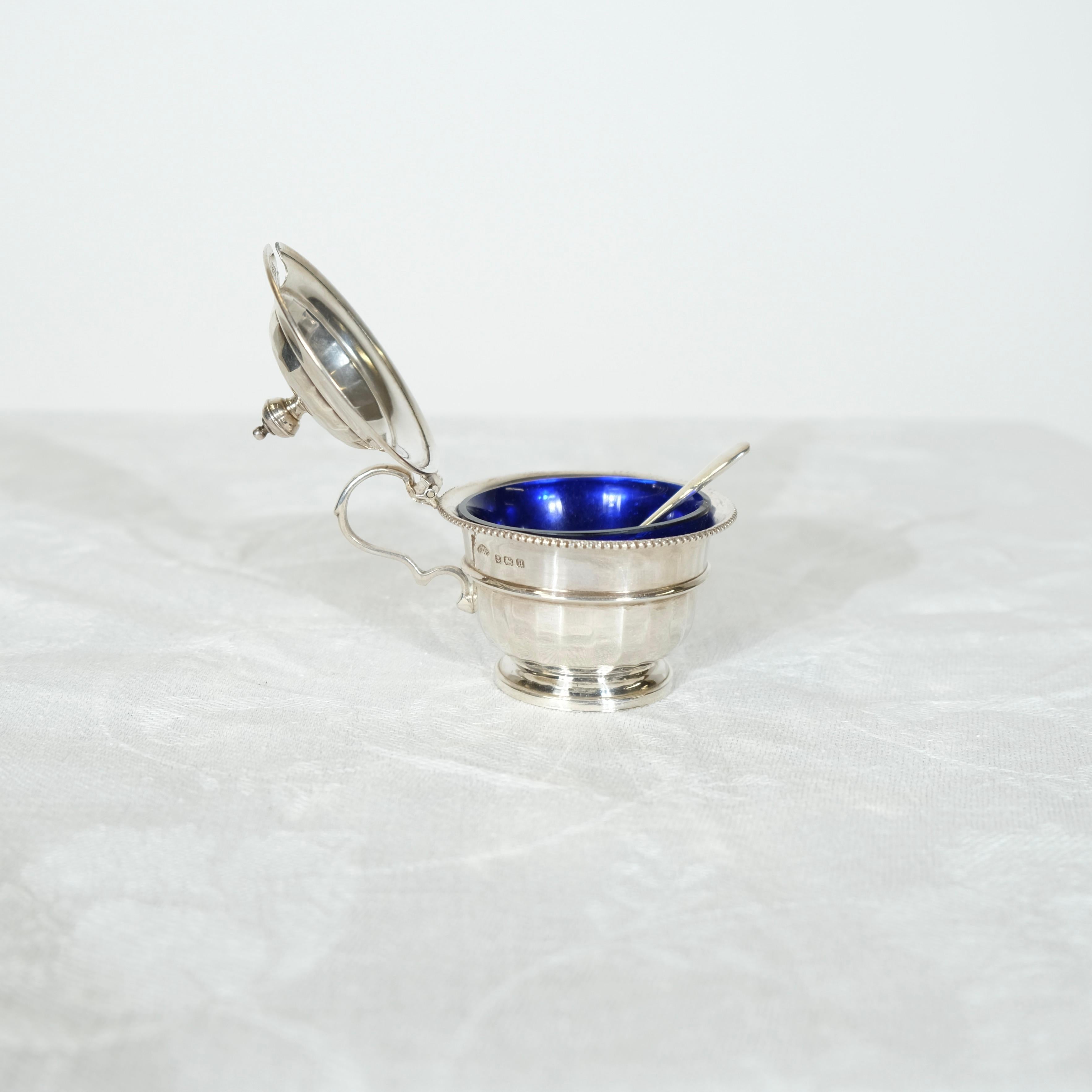 Un service en argent pour le sel, le poivre et la moutarde, etc. The 1932 by the Adie Brothers en vente 4
