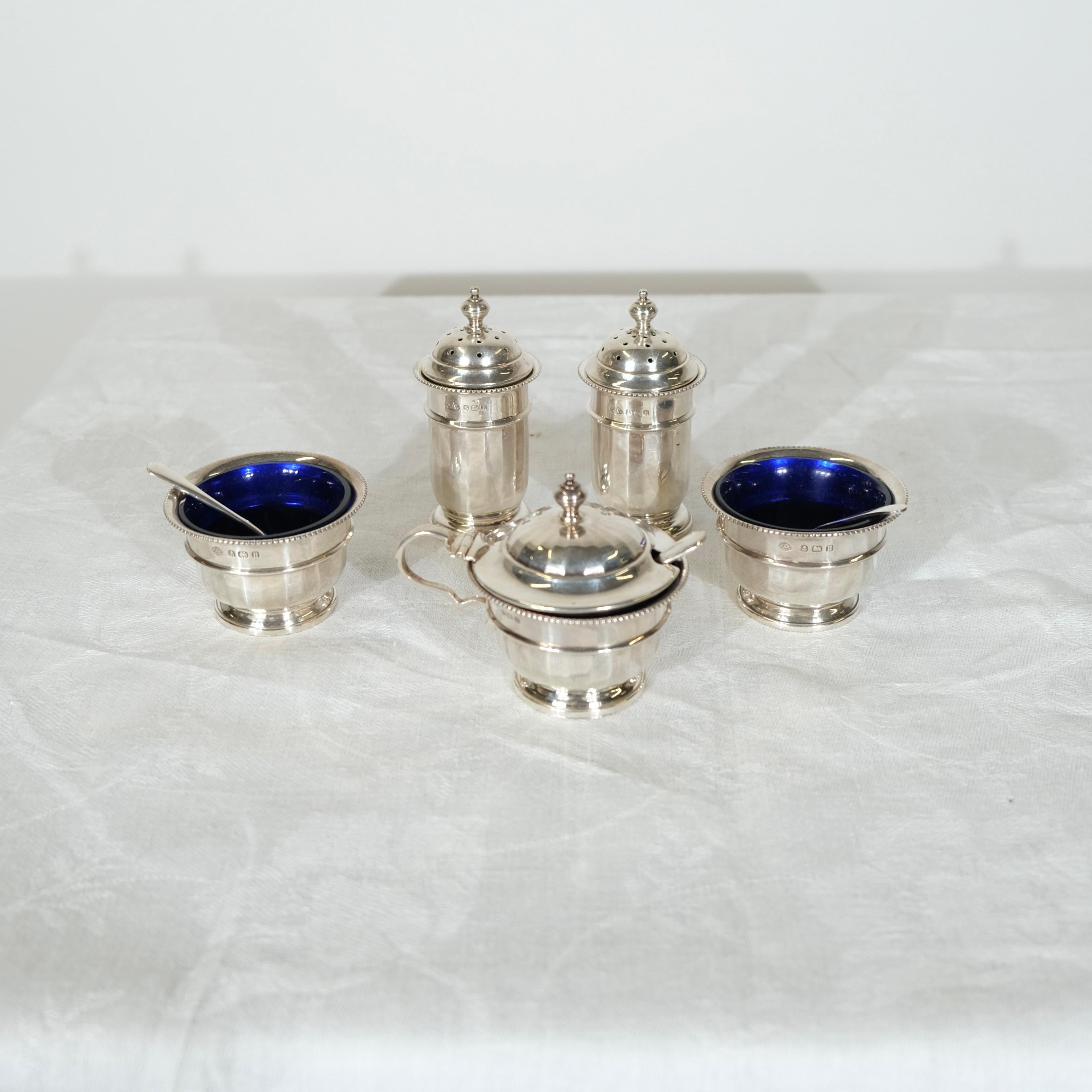 Argent Un service en argent pour le sel, le poivre et la moutarde, etc. The 1932 by the Adie Brothers en vente