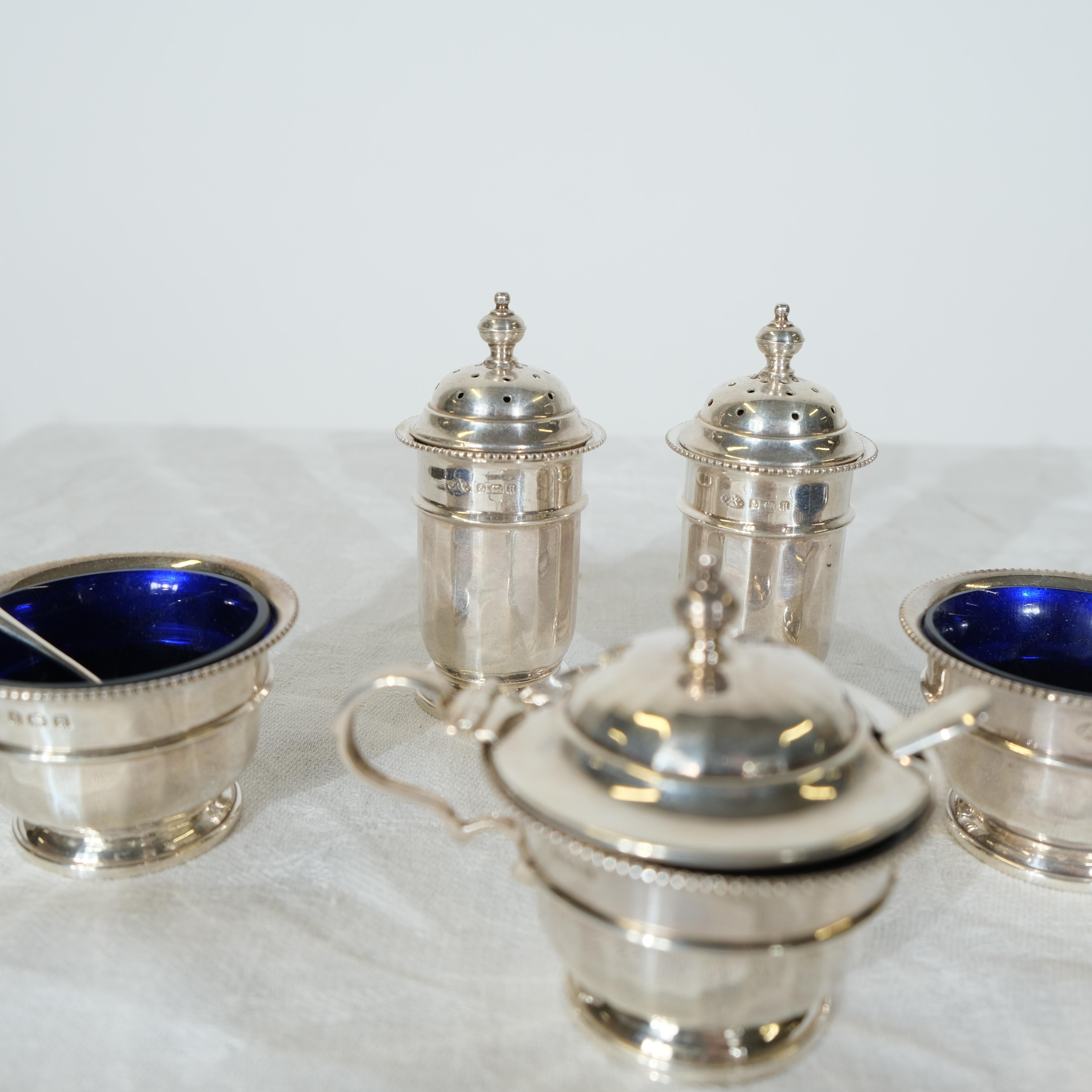 Un service en argent pour le sel, le poivre et la moutarde, etc. The 1932 by the Adie Brothers en vente 1