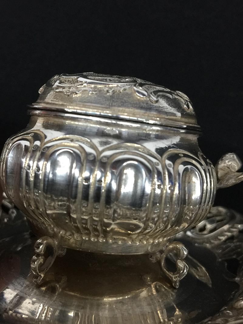 Century Dutch silver Inkwell with a Scene of Houses and a Windmill For Sale 1