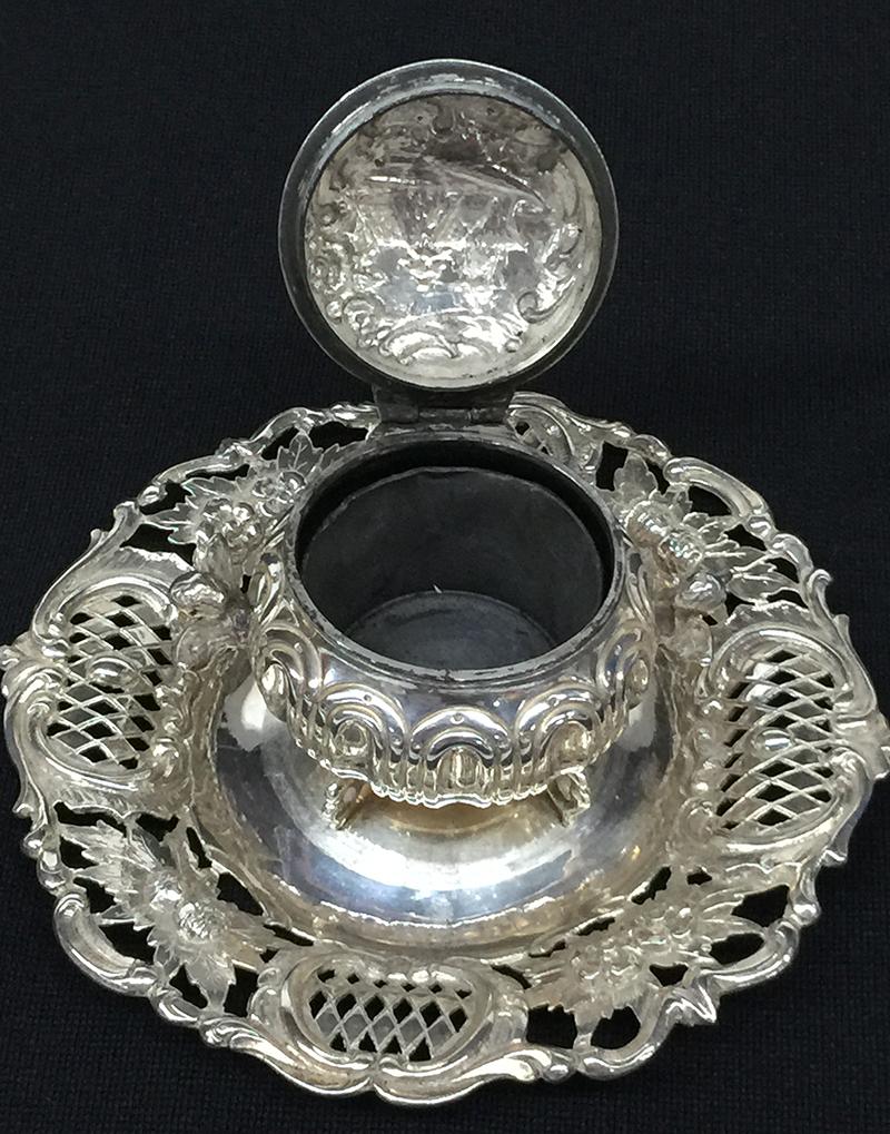 Century Dutch silver Inkwell with a Scene of Houses and a Windmill For Sale 2