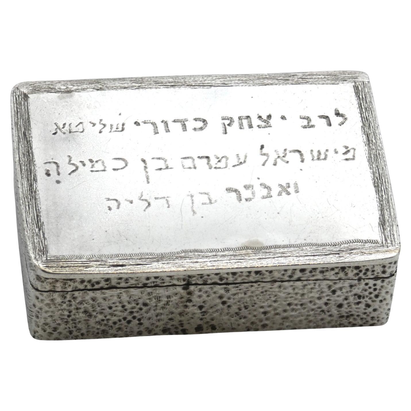 Caja de rapé de plata perteneciente al Santo Mekubal Harav Itzjak Kaduri en venta