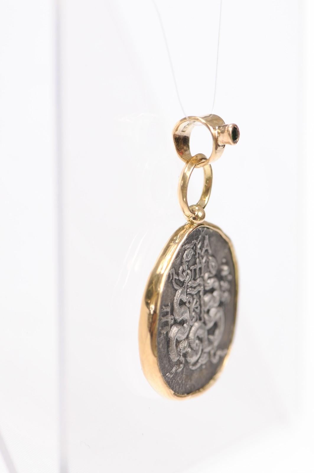 A. Silver Tetradrachmen-Anhänger mit Cista Mystica im Angebot 1