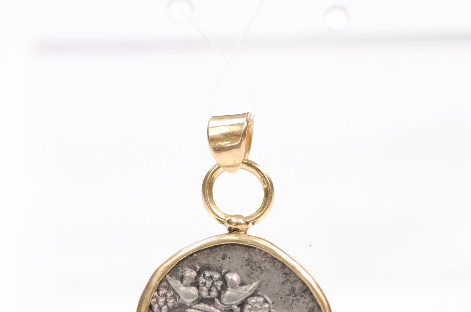 A. Silver Tetradrachmen-Anhänger mit Cista Mystica im Angebot 4