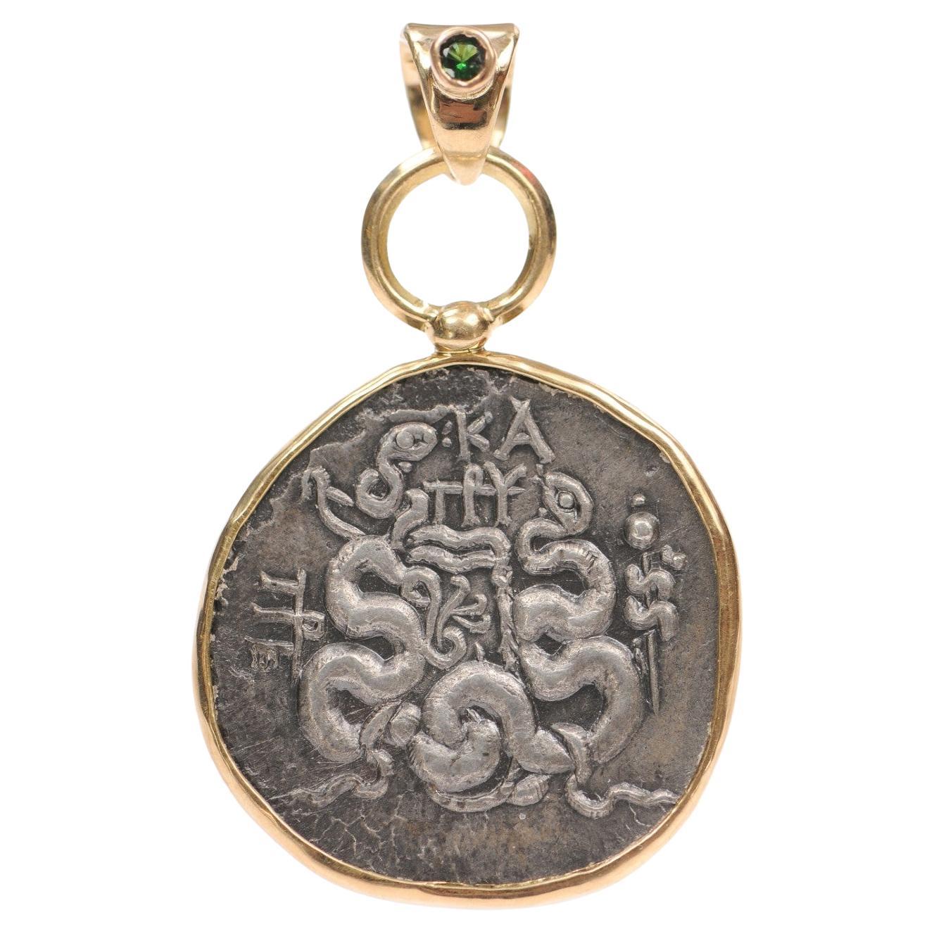 A. Silver Tetradrachmen-Anhänger mit Cista Mystica im Angebot