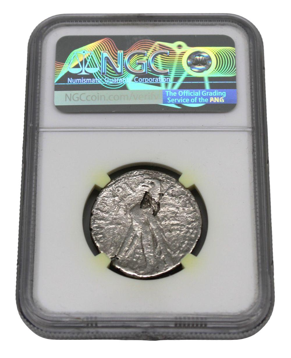 Si tratta di uno Shekel Tzuri o di una tetradracma d'argento emessa durante il regno di Antioco VII Euergetes  che governò il Regno Seleucide dal 138 al 129 a.C.. La moneta presenta un'eccezionale lavorazione caratteristica della numismatica