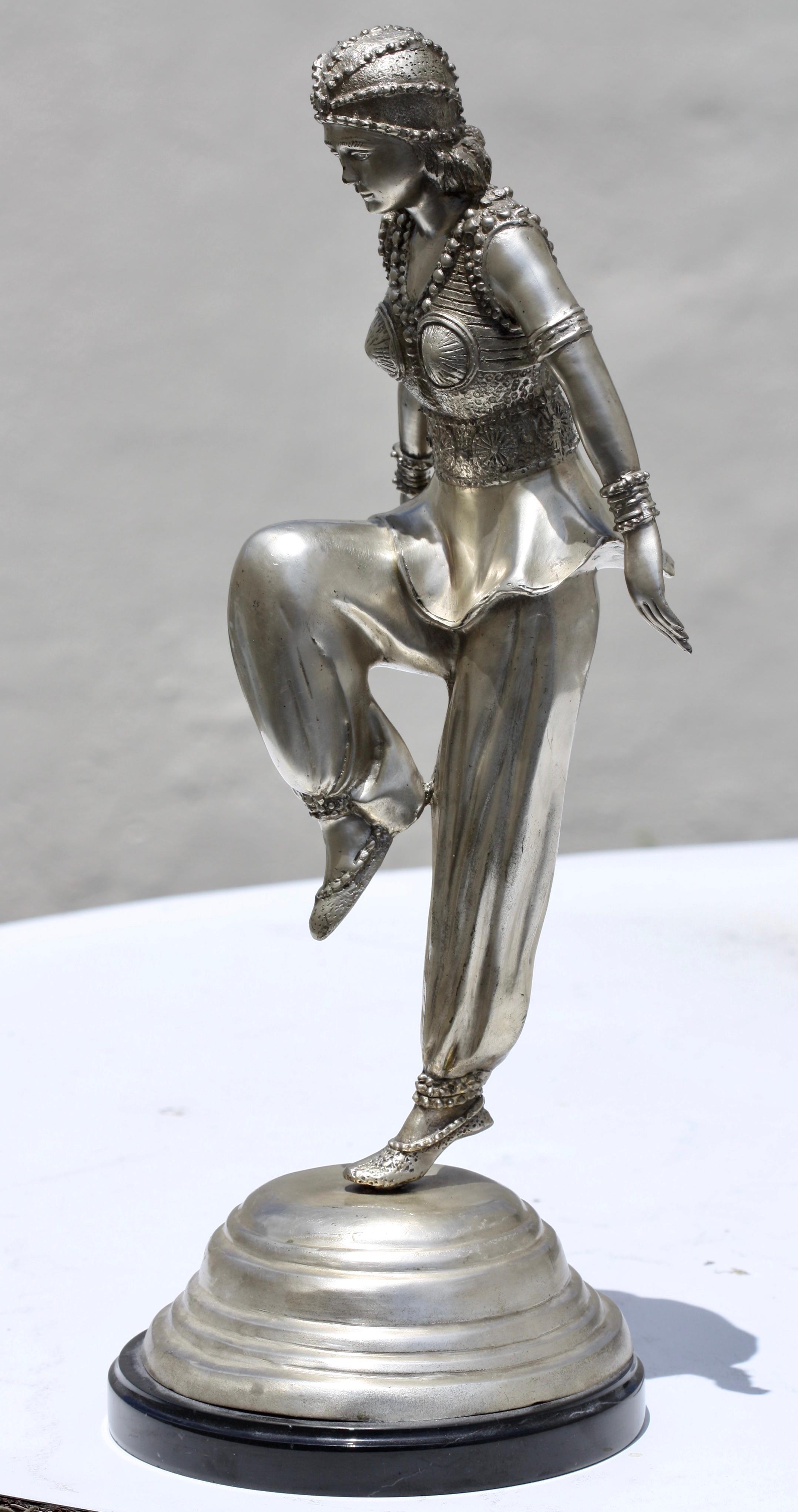 Danseuse en bronze argenté d'après un modèle de Claire Colinet Bon état - En vente à West Palm Beach, FL